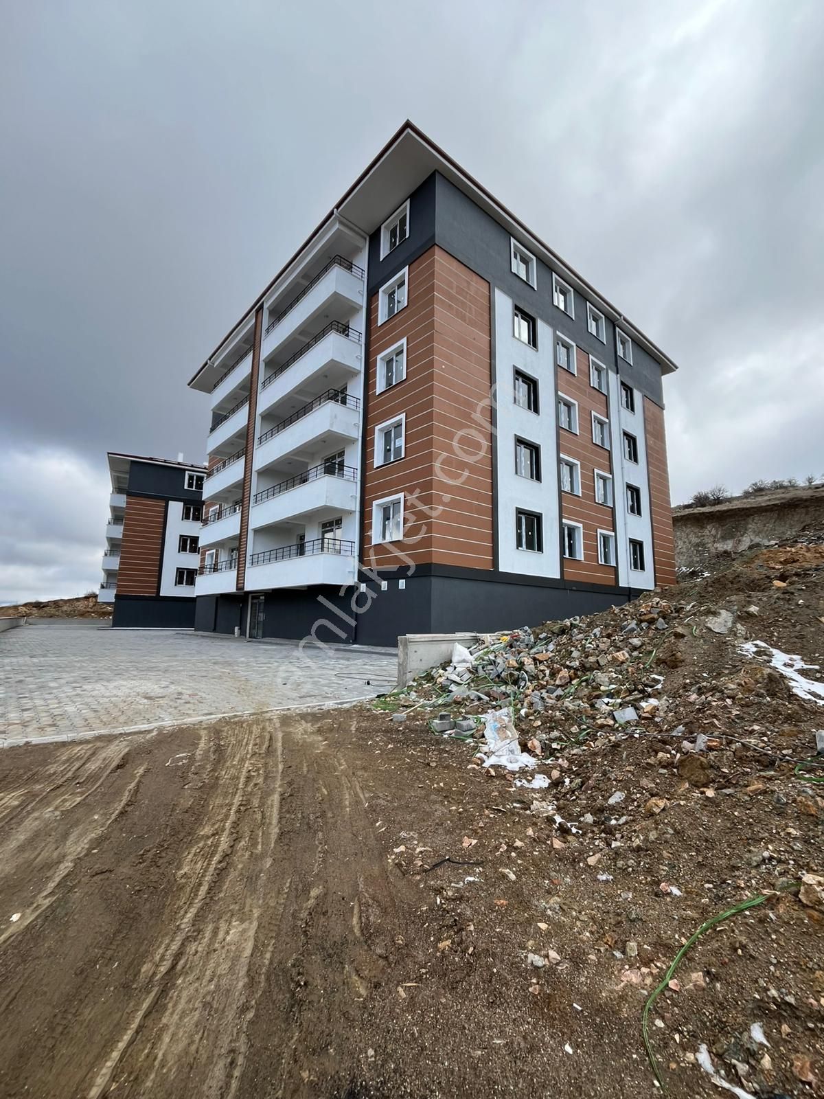 Üniversite Yolunda 3+1 Sıfır Satılık Daire *burcu Emlak *