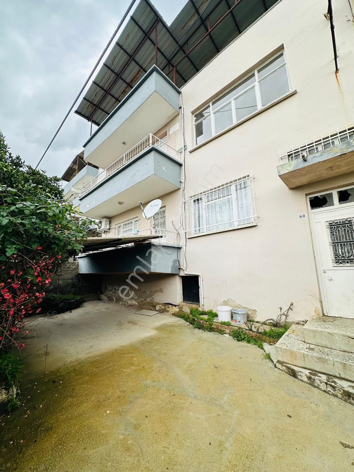 🏡 Göl-san Gayrimenkul’den 🏡 Pınarbaşı Mah. 290 M2 Arsa İçinde Müstakil Ev