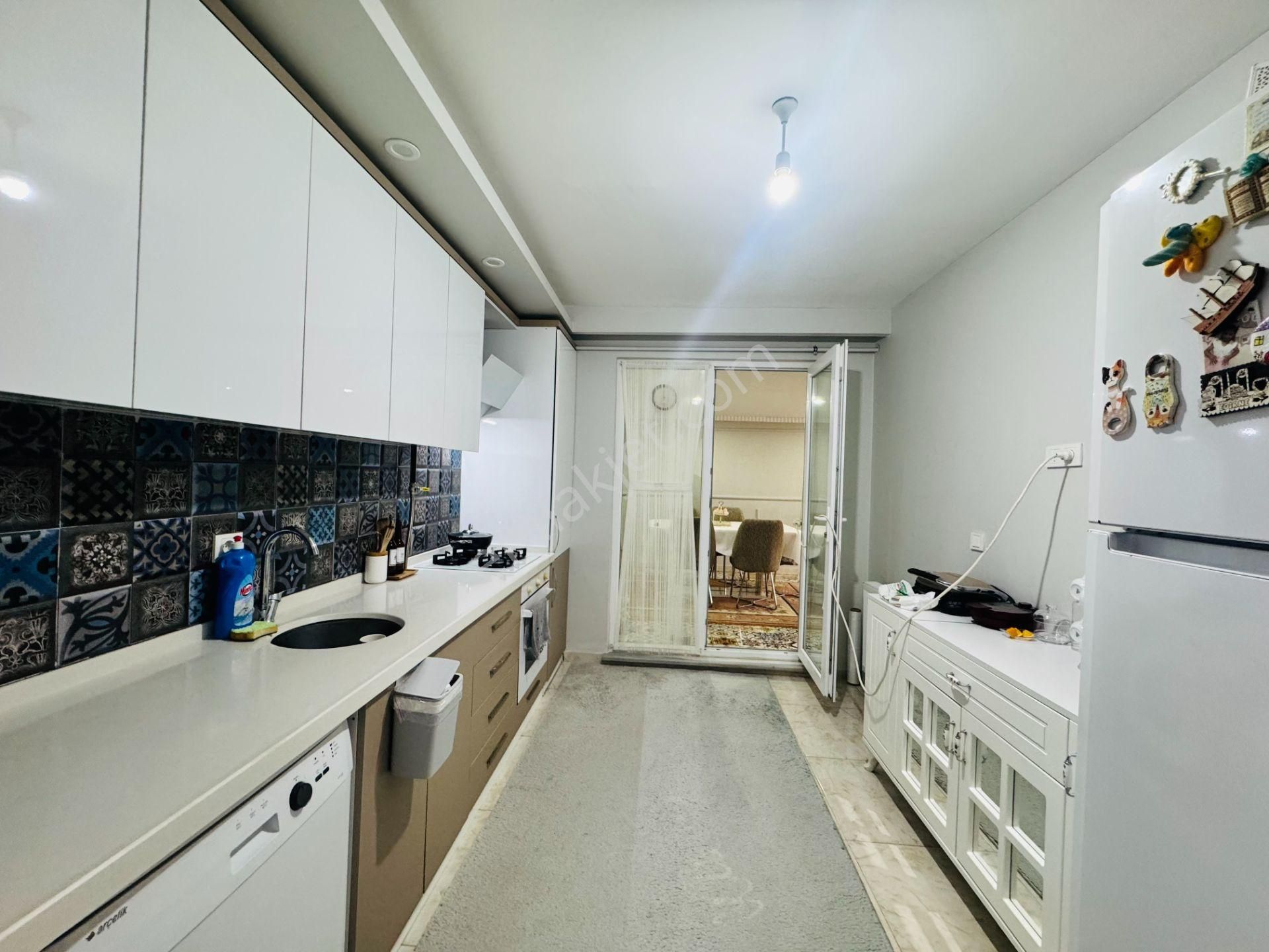 Güven'den Kapaklı'da Cadde Üstünde,k.otoparklı,teraslı 3+1 Daire - Görsel 8