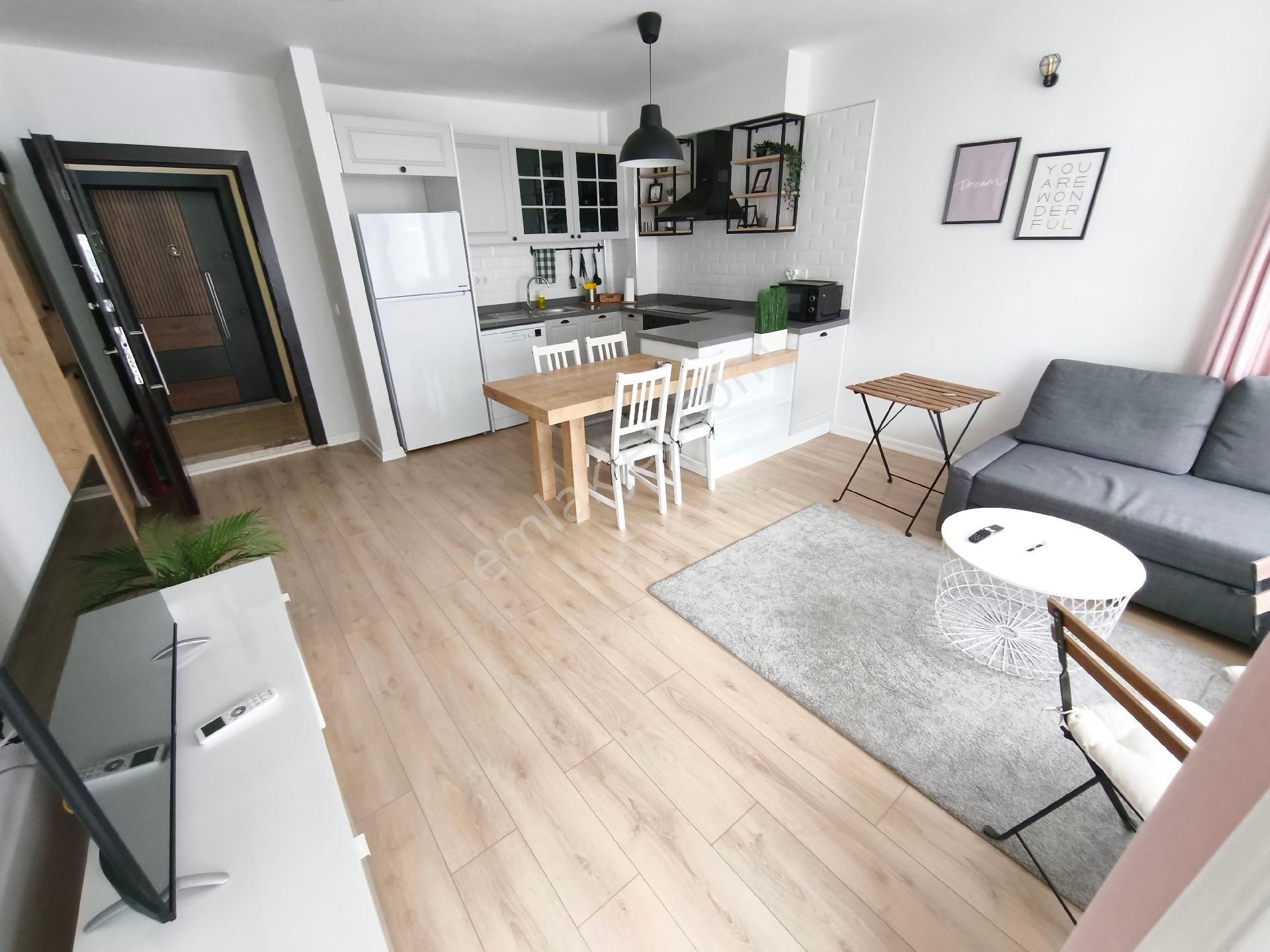 Konyaaltında Denize Sıfır Eşyalı Daire - Görsel 21