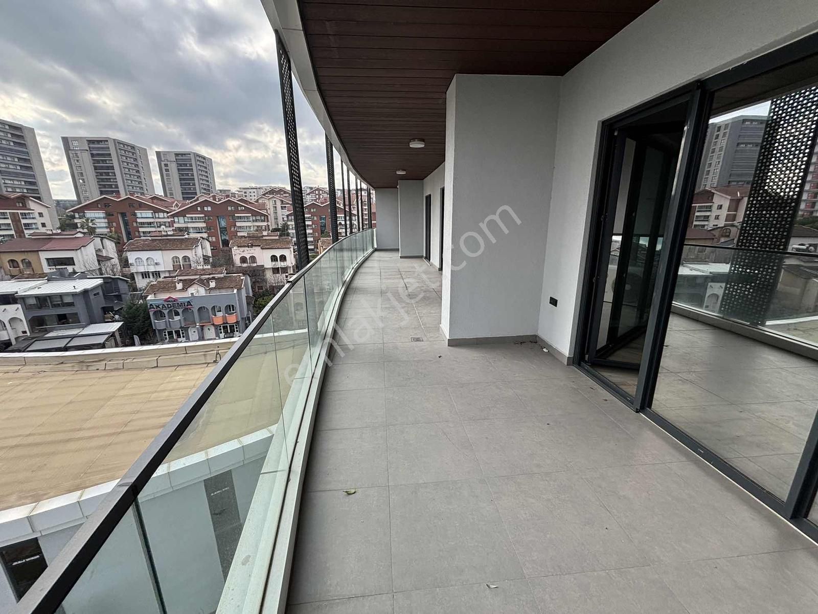 Central Balat'da 9 Katlı Binada 180 M2 Kiralık Daire - Görsel 16