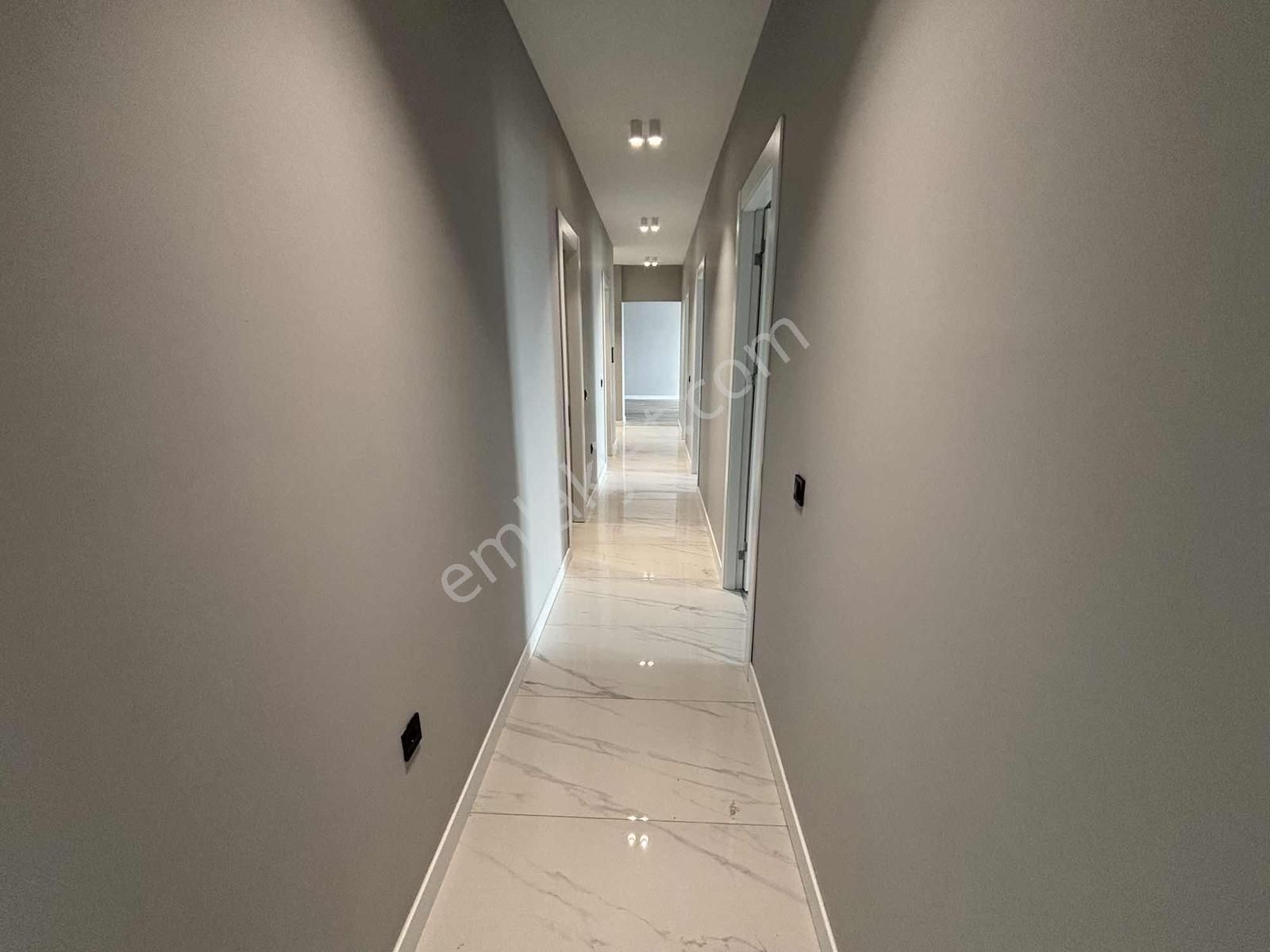 Central Balat'da 9 Katlı Binada 180 M2 Kiralık Daire - Görsel 6