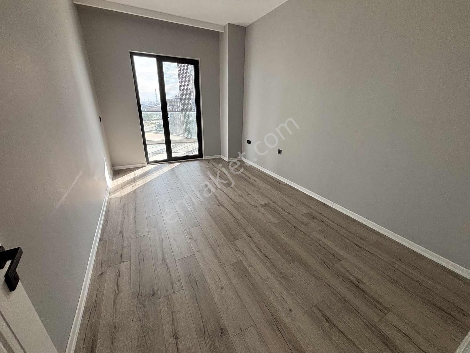 Central Balat'da 9 Katlı Binada 180 M2 Kiralık Daire - Görsel 2