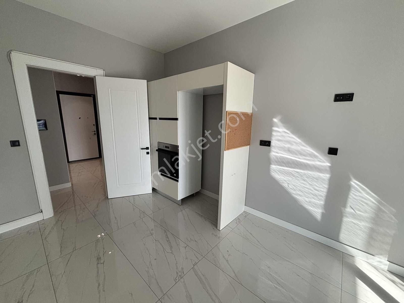 Central Balat'da 9 Katlı Binada 180 M2 Kiralık Daire - Görsel 13