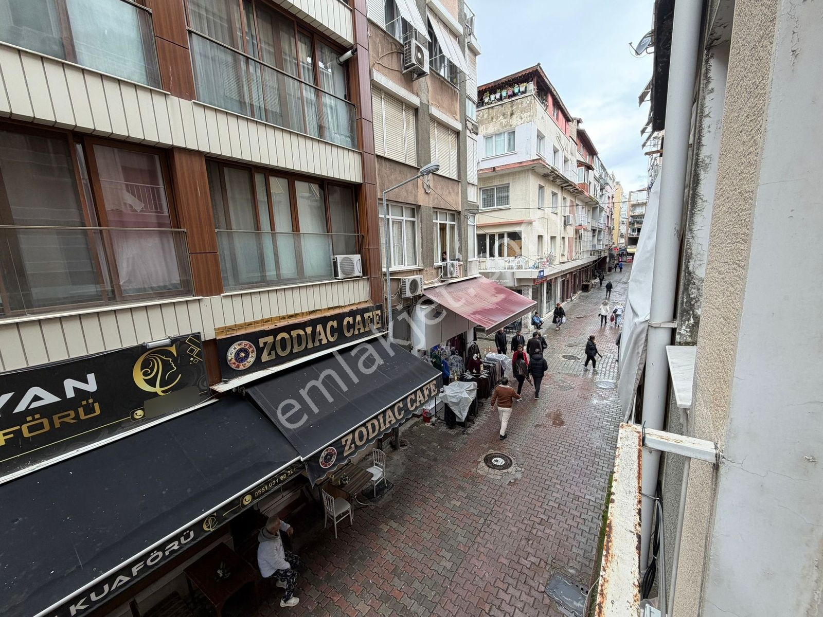 Karşıyaka Çarşı İçinde Satılık 2+1 Daire