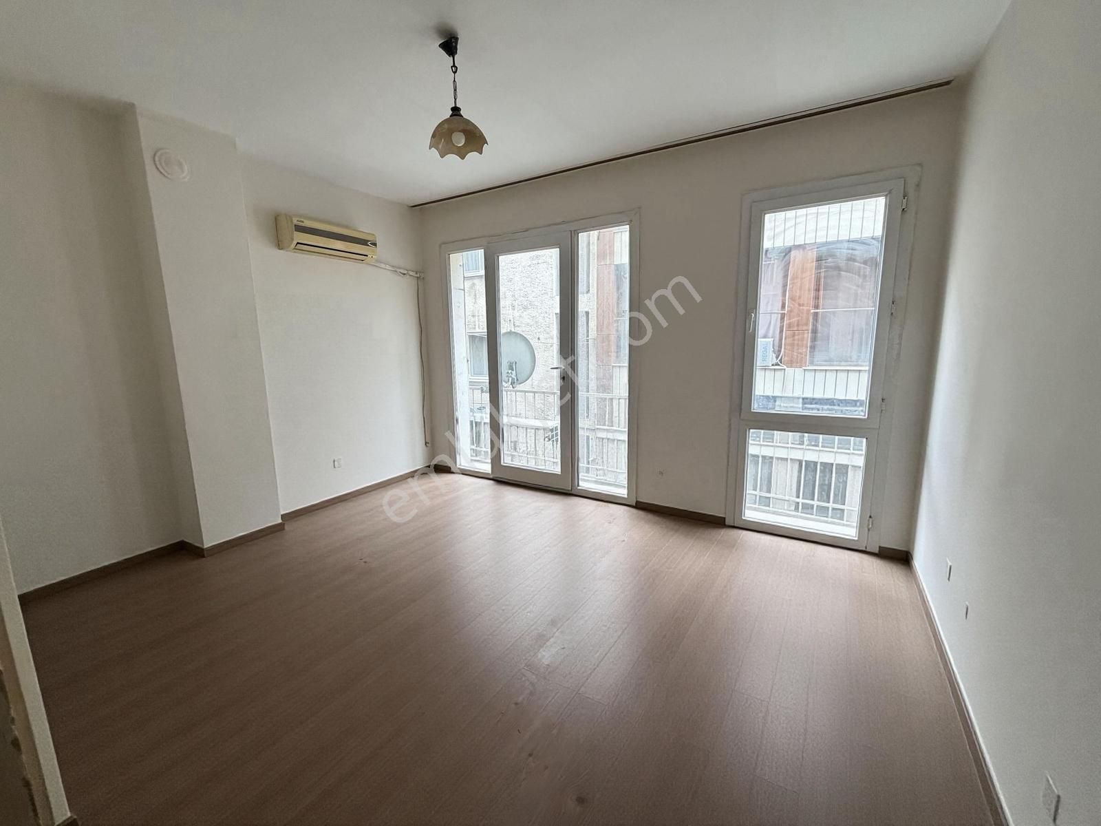 Karşıyaka Çarşı İçinde Satılık 2+1 Daire - Görsel 5