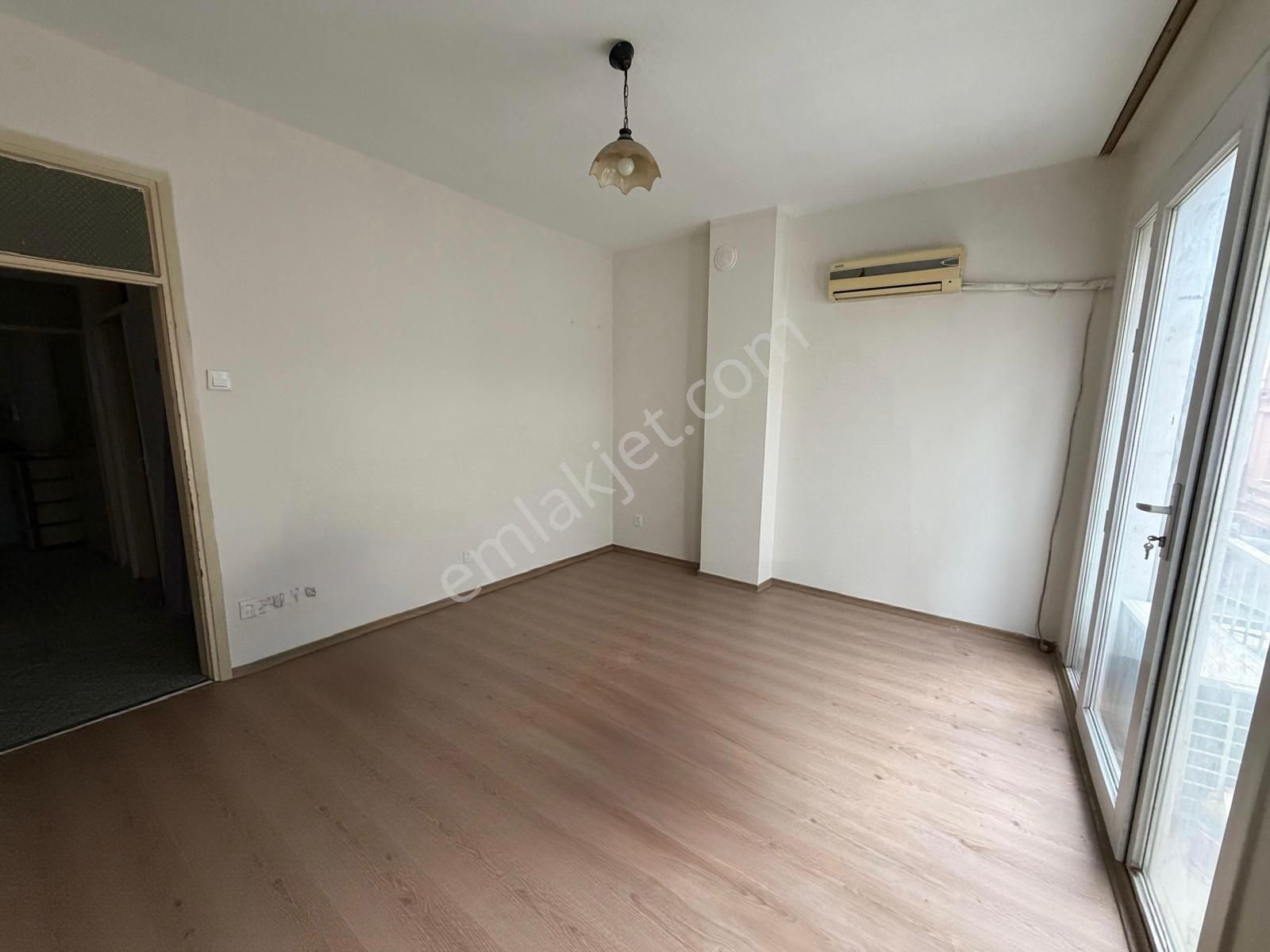 Karşıyaka Çarşı İçinde Satılık 2+1 Daire - Görsel 6