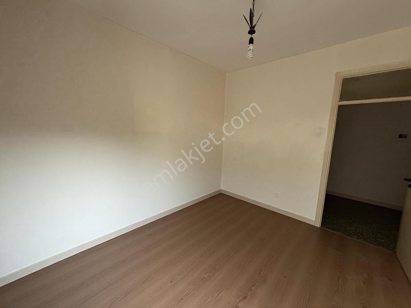 Karşıyaka Çarşı İçinde Satılık 2+1 Daire - Görsel 2