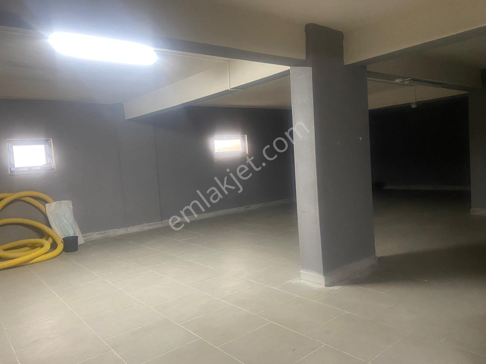 İpekyolu Cad. Üzerinde Tarım Koop. Market Altında Kiralık Depo - Görsel 2
