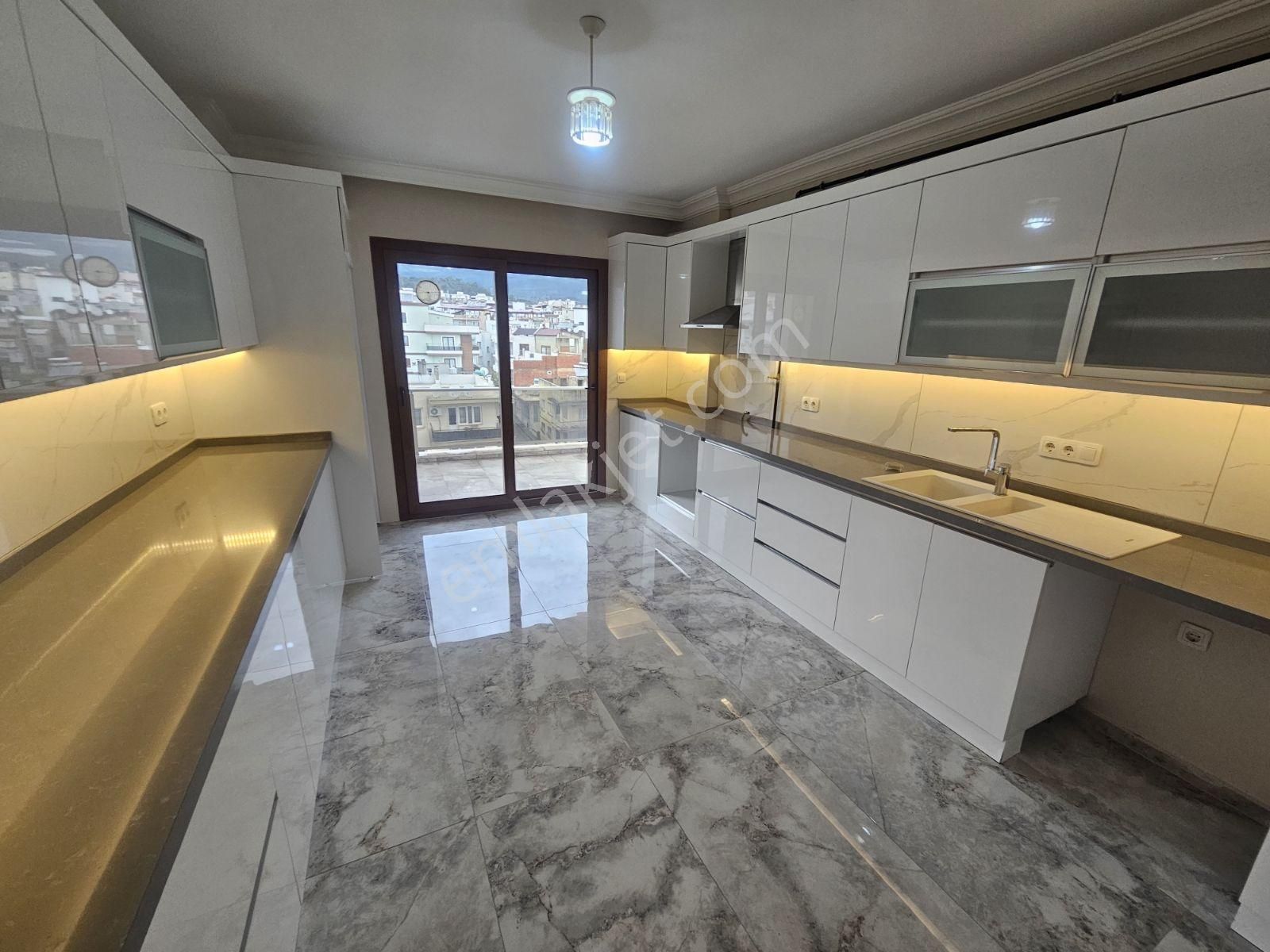 Söke Aydın Caddesinde Kiralık Ultra Lüks 5+1 Dublex Daire