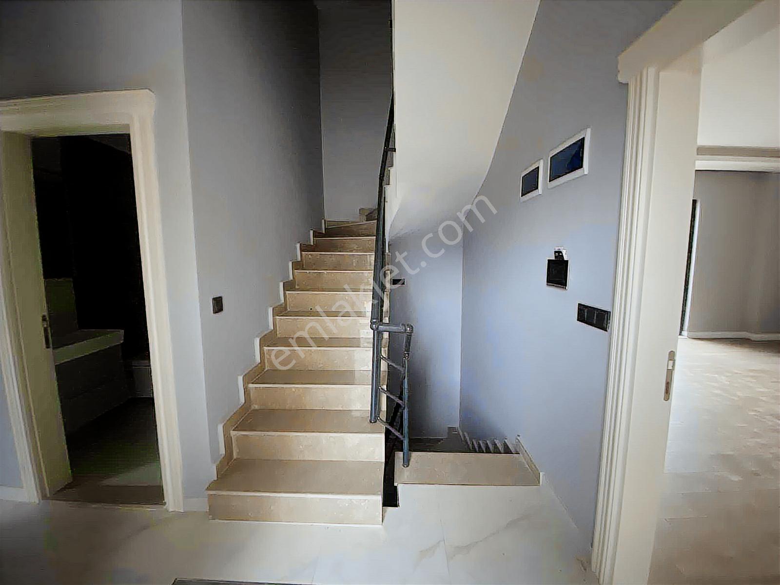 Gümüştepe'de Doğa Manzaralı Villa - Görsel 5