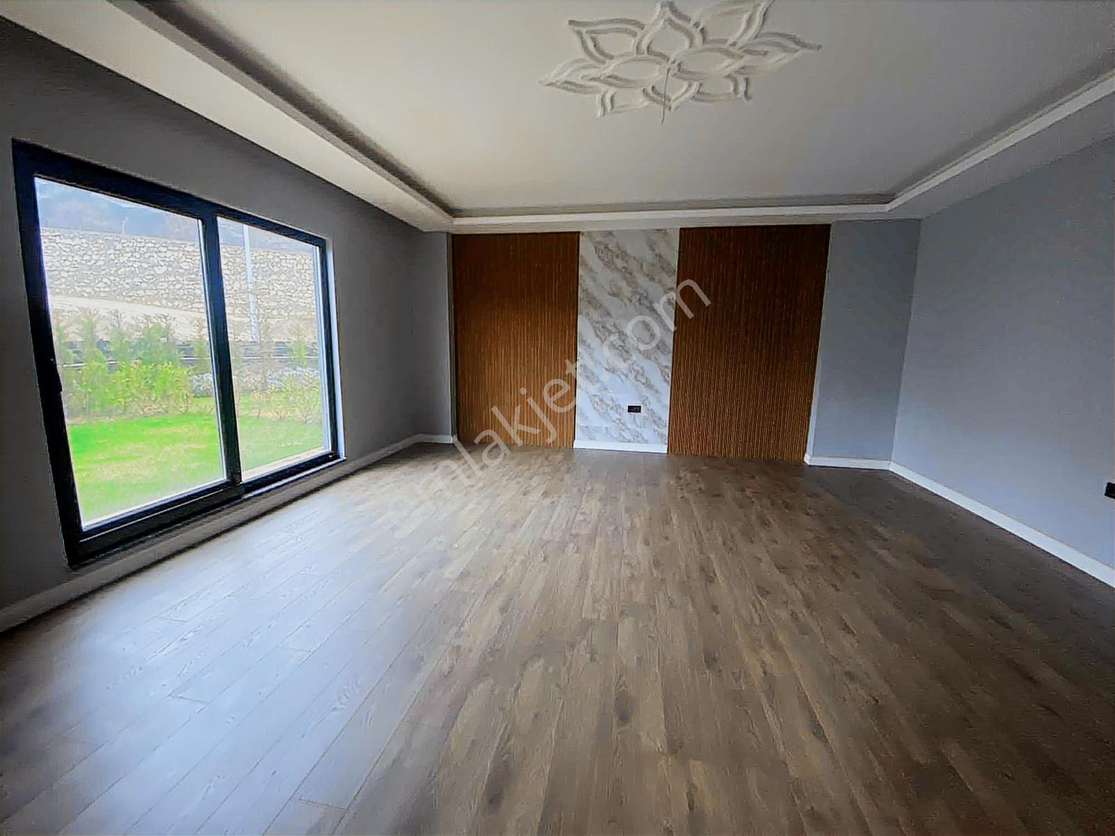Gümüştepe'de Doğa Manzaralı Villa - Görsel 16