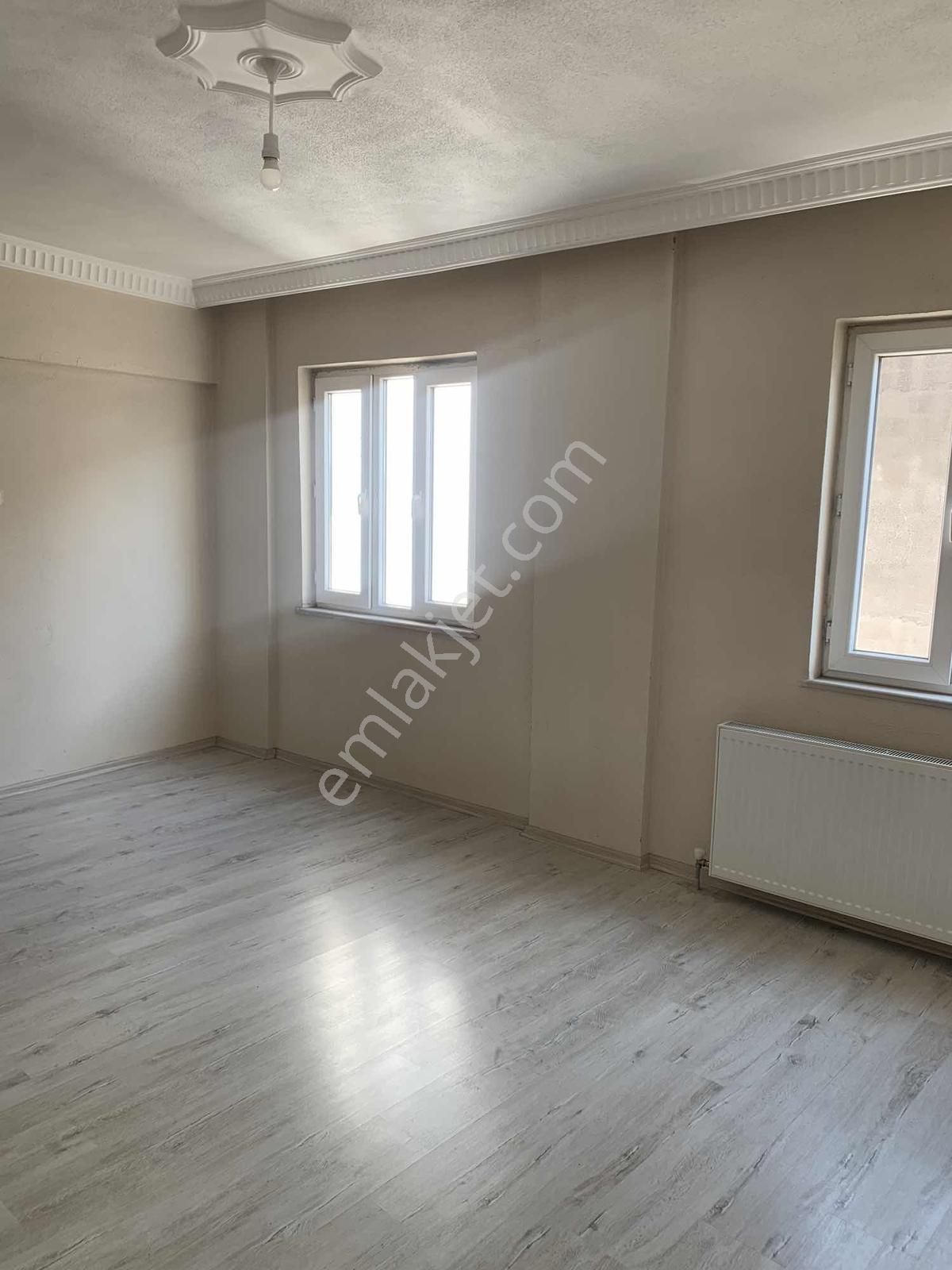 Çınar Önün'de Cadde Üzerinde Kiralık 2+1 Geniş,ferah Daire - Görsel 11