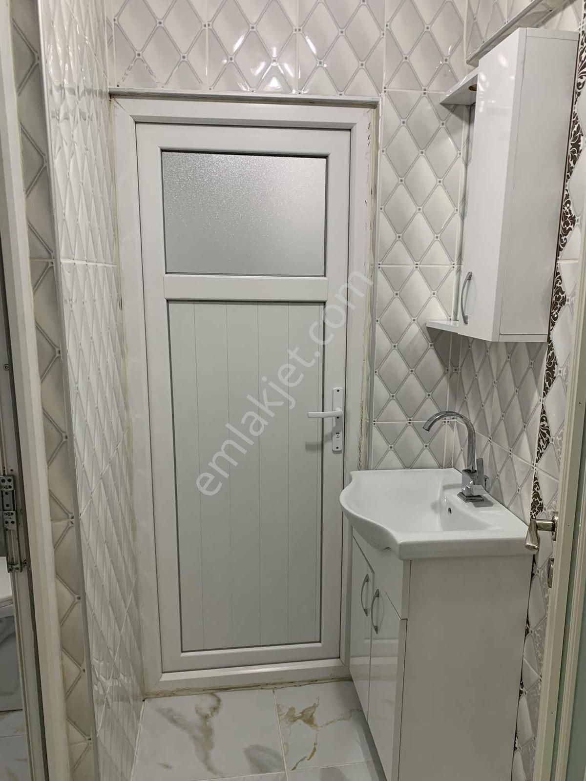 Çınar Önün'de Cadde Üzerinde Kiralık 2+1 Geniş,ferah Daire - Görsel 4