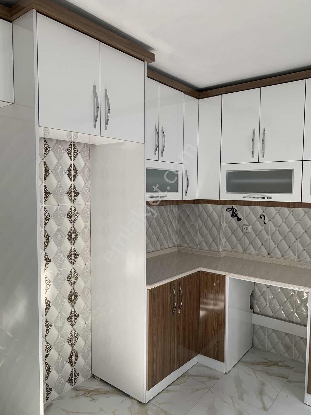 Çınar Önün'de Cadde Üzerinde Kiralık 2+1 Geniş,ferah Daire - Görsel 14