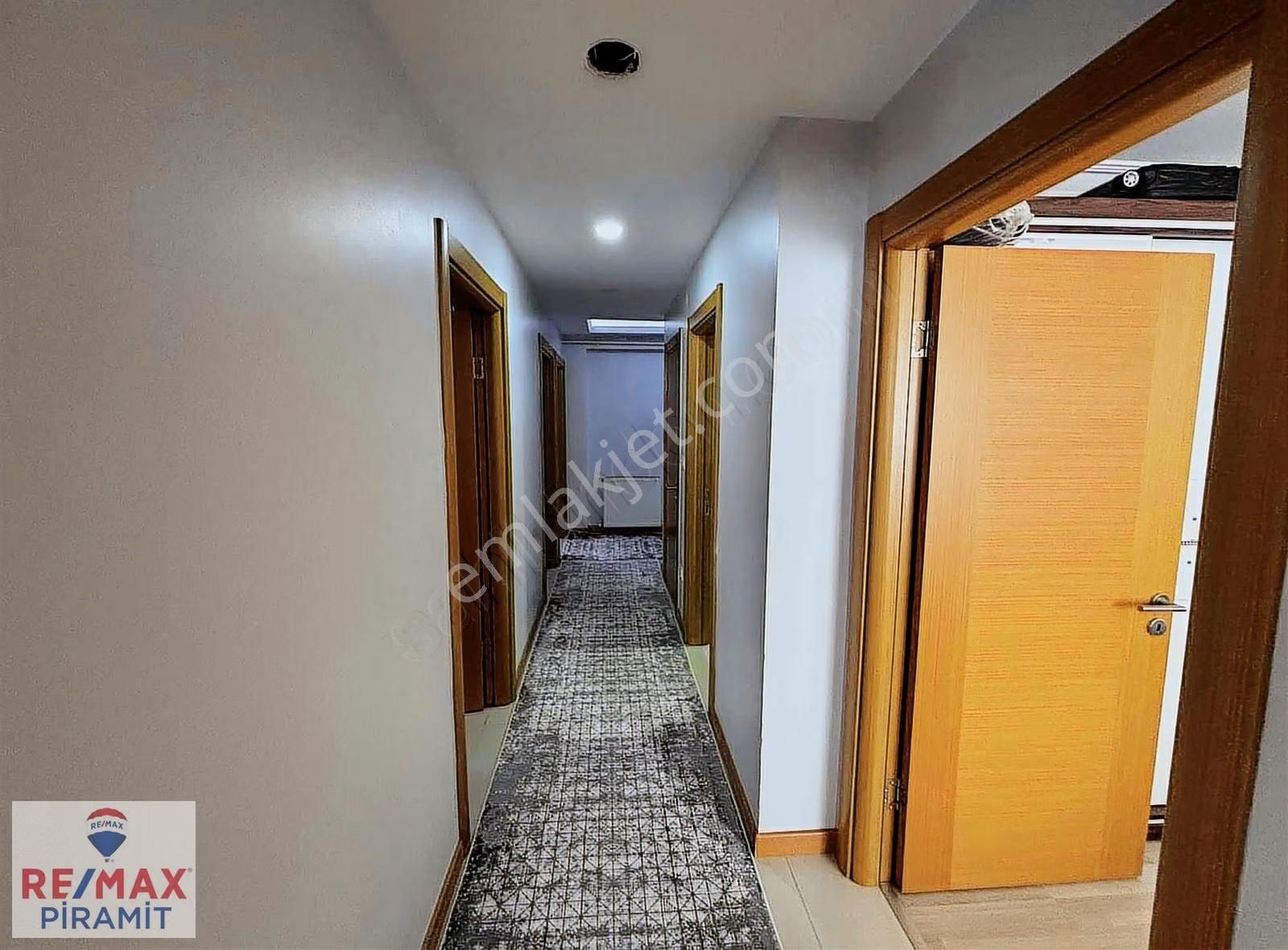 Atatürk Mahallesi Metroya Yakın,otoparklı,iskanlı 3+1 Daire - Görsel 2