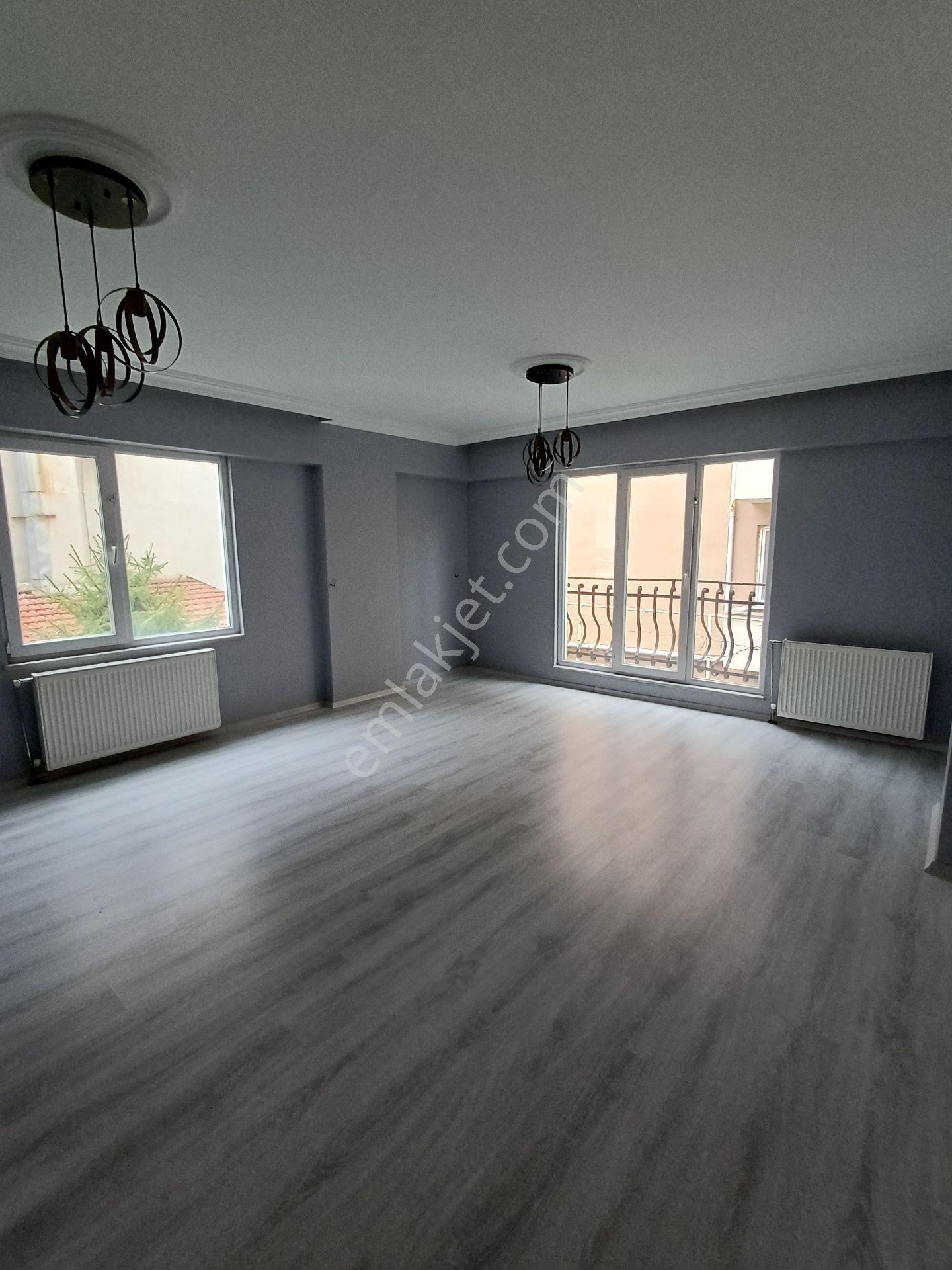 İstasyon Mahallesinde Kiralık Yüksek Girişli 2+1 Daire - Görsel 3