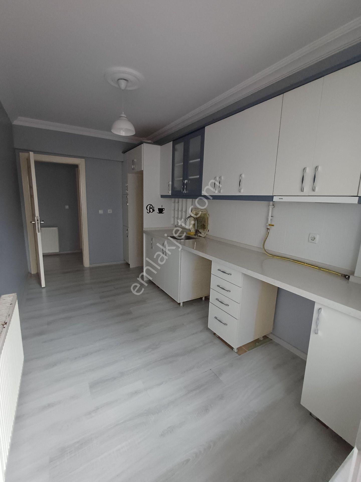 İstasyon Mahallesinde Kiralık Yüksek Girişli 2+1 Daire - Görsel 7
