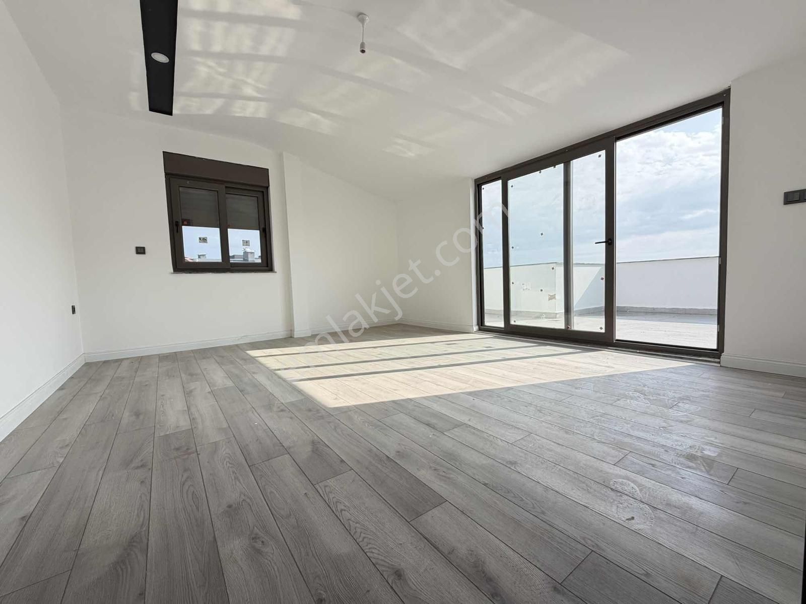 Zamur Garden'da Havuz Cepheli Yerden Isıtmalı 5+1 Dublex - Görsel 32