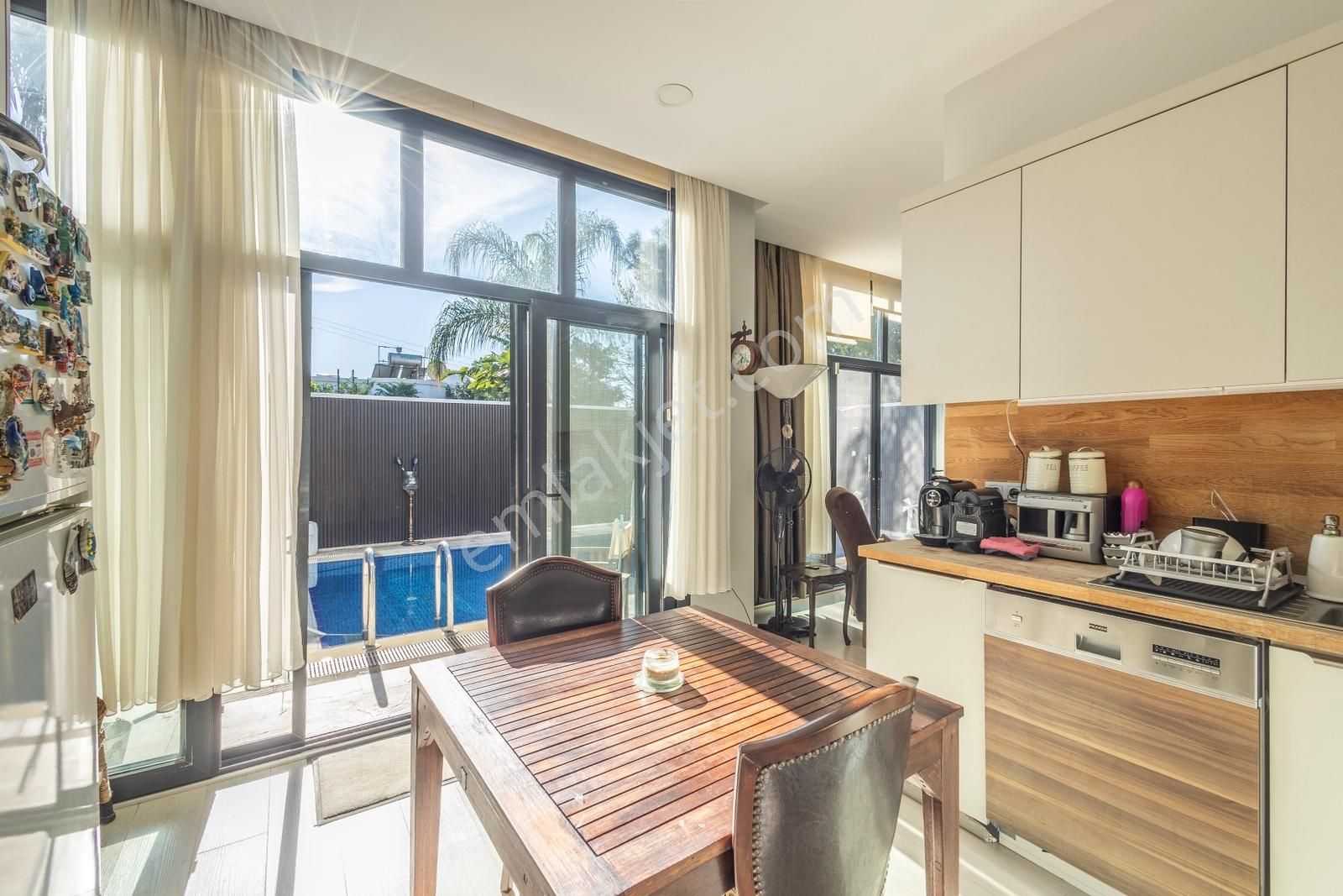 Denize Yürüme Mesafesinde, Tek Katlı, Havuzlu Müstakil Villa - Görsel 3