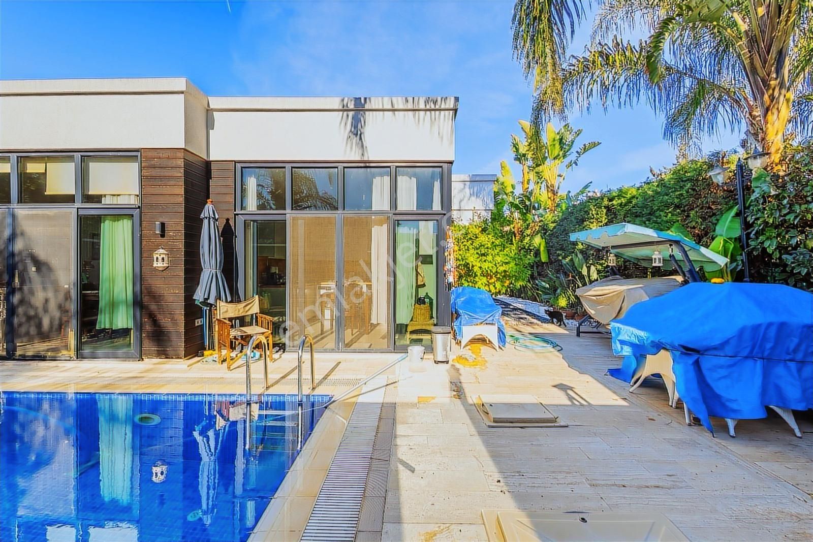 Denize Yürüme Mesafesinde, Tek Katlı, Havuzlu Müstakil Villa - Görsel 19