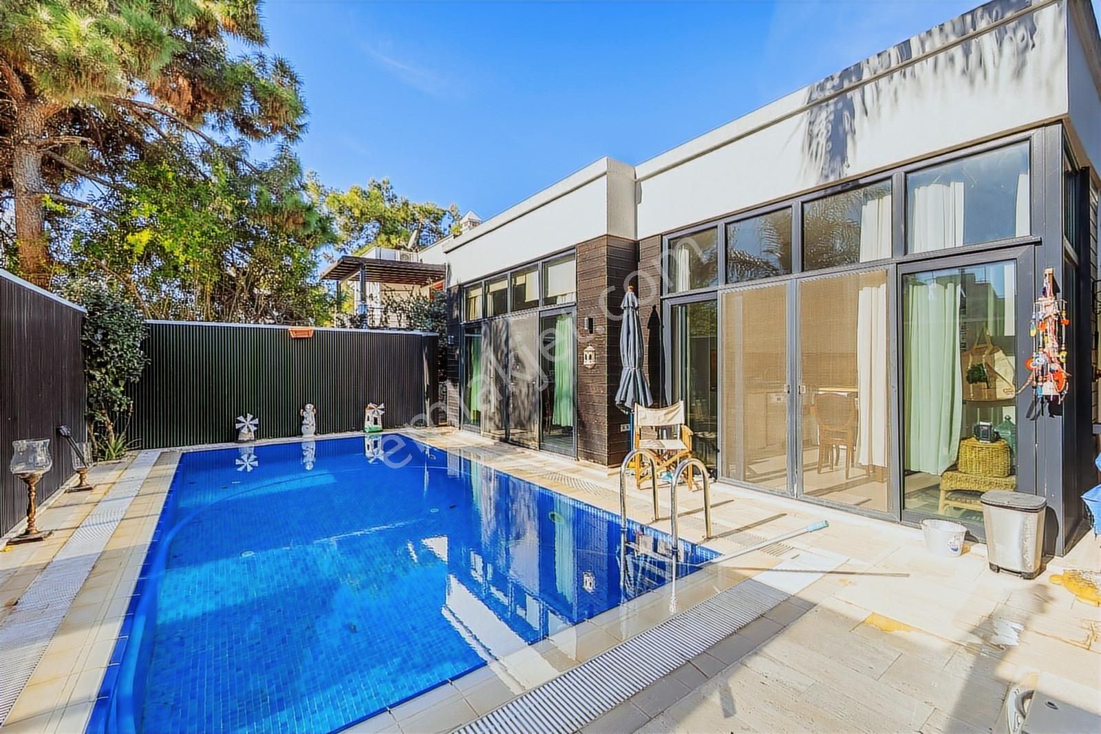 Denize Yürüme Mesafesinde, Tek Katlı, Havuzlu Müstakil Villa - Görsel 35