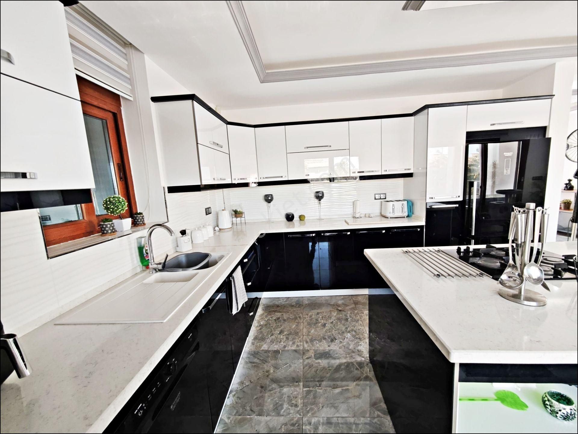 İngilizden Şok Fiyat!! Yeşiltepe'de 4+1 Müstakil Villa - Görsel 11