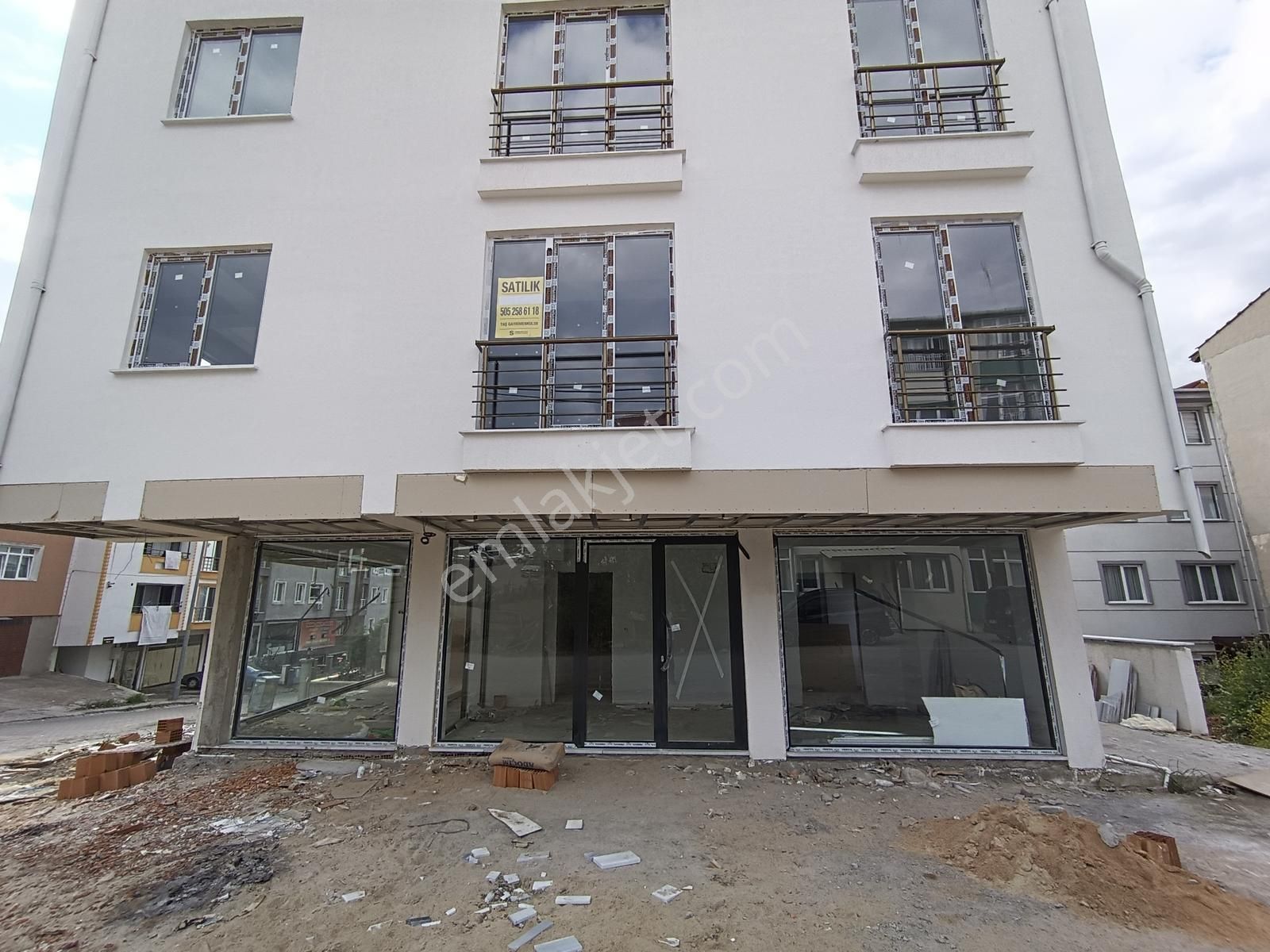 Çınarlı Mah. Çevre Yoluna Yakın Satılık Sıfır 1+1 - Görsel 9