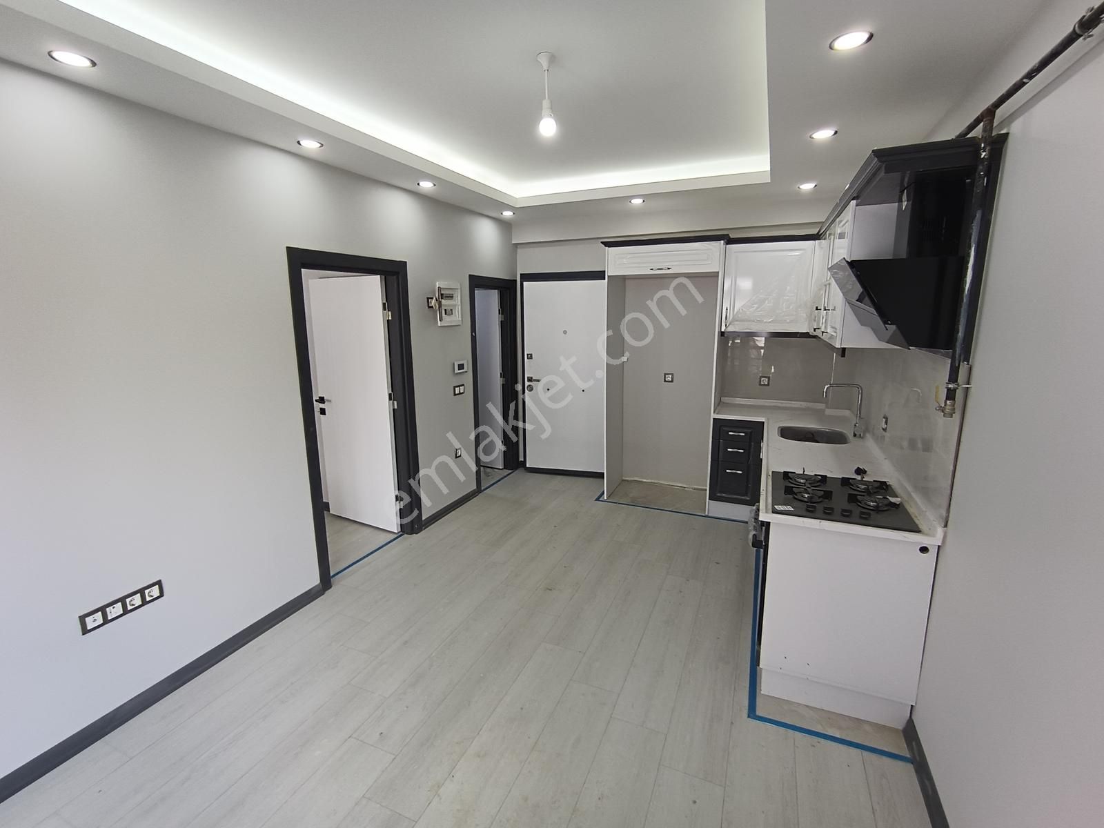 Atatürk Mah. File Market Arkasında Satılık İskanlı Sıfır 1+1