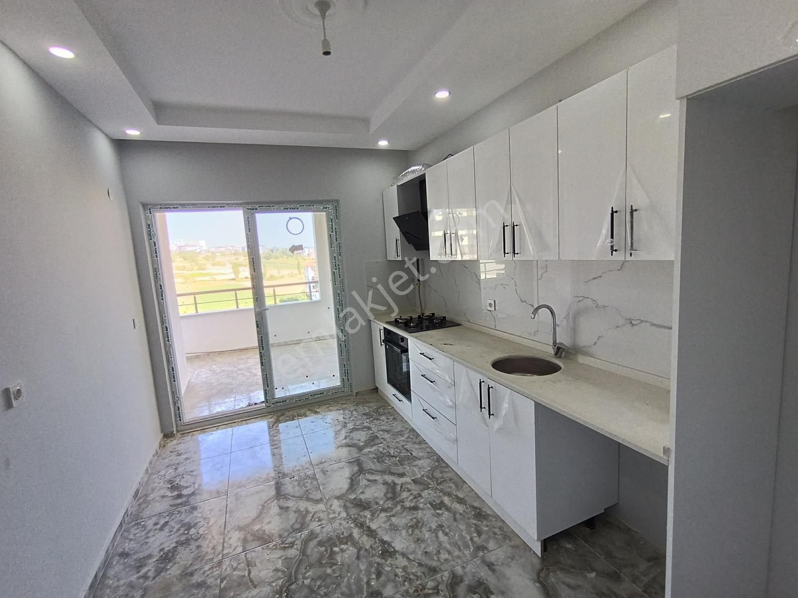 Acill Satılık Ortacami Mah. Shel Benzinlik Altında Sıfır 3+1