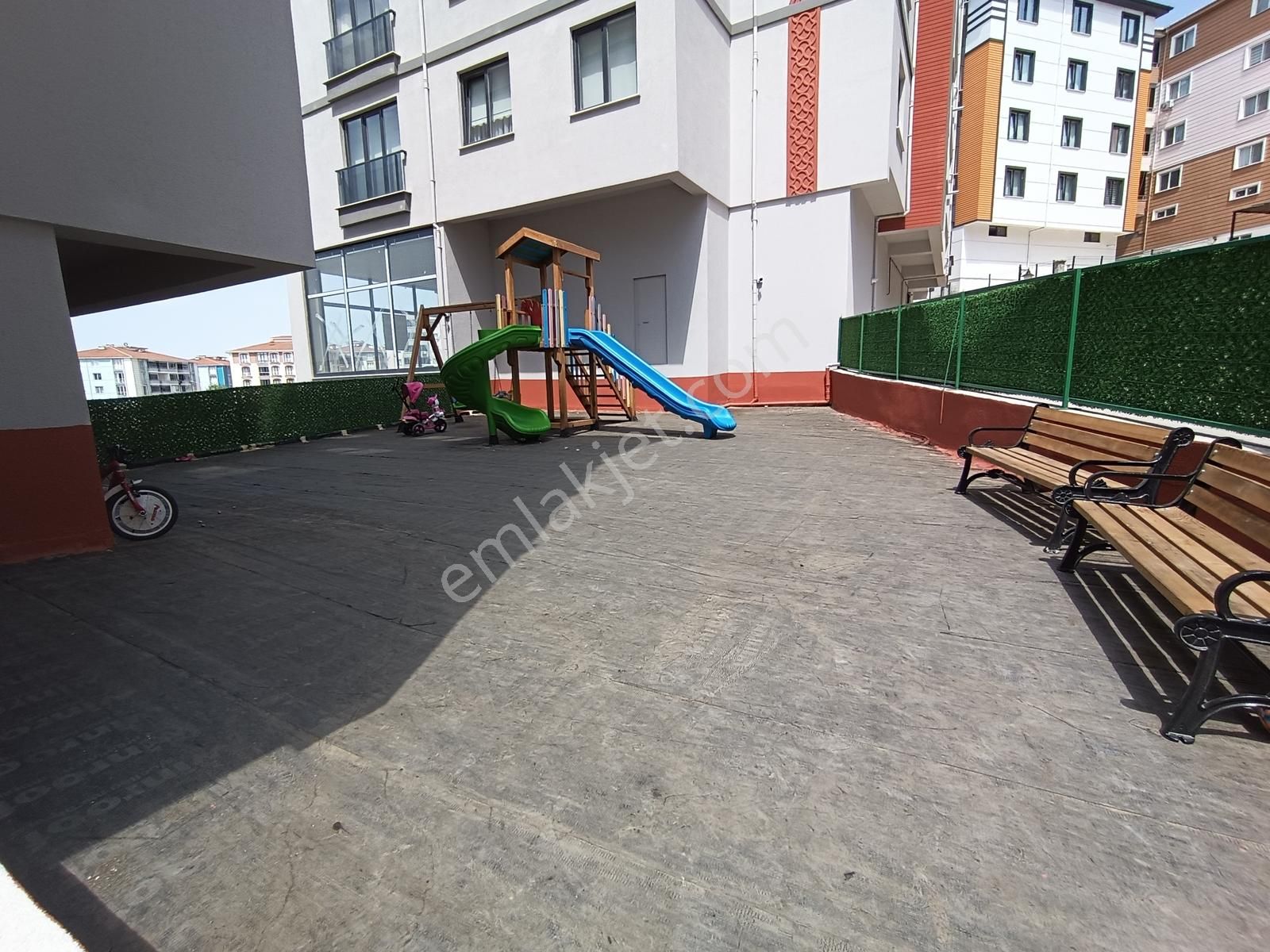 100. Yıl Mah Site İçinde Kapalı Otoparklı İskanlı Sıfır 2+1 - Görsel 16