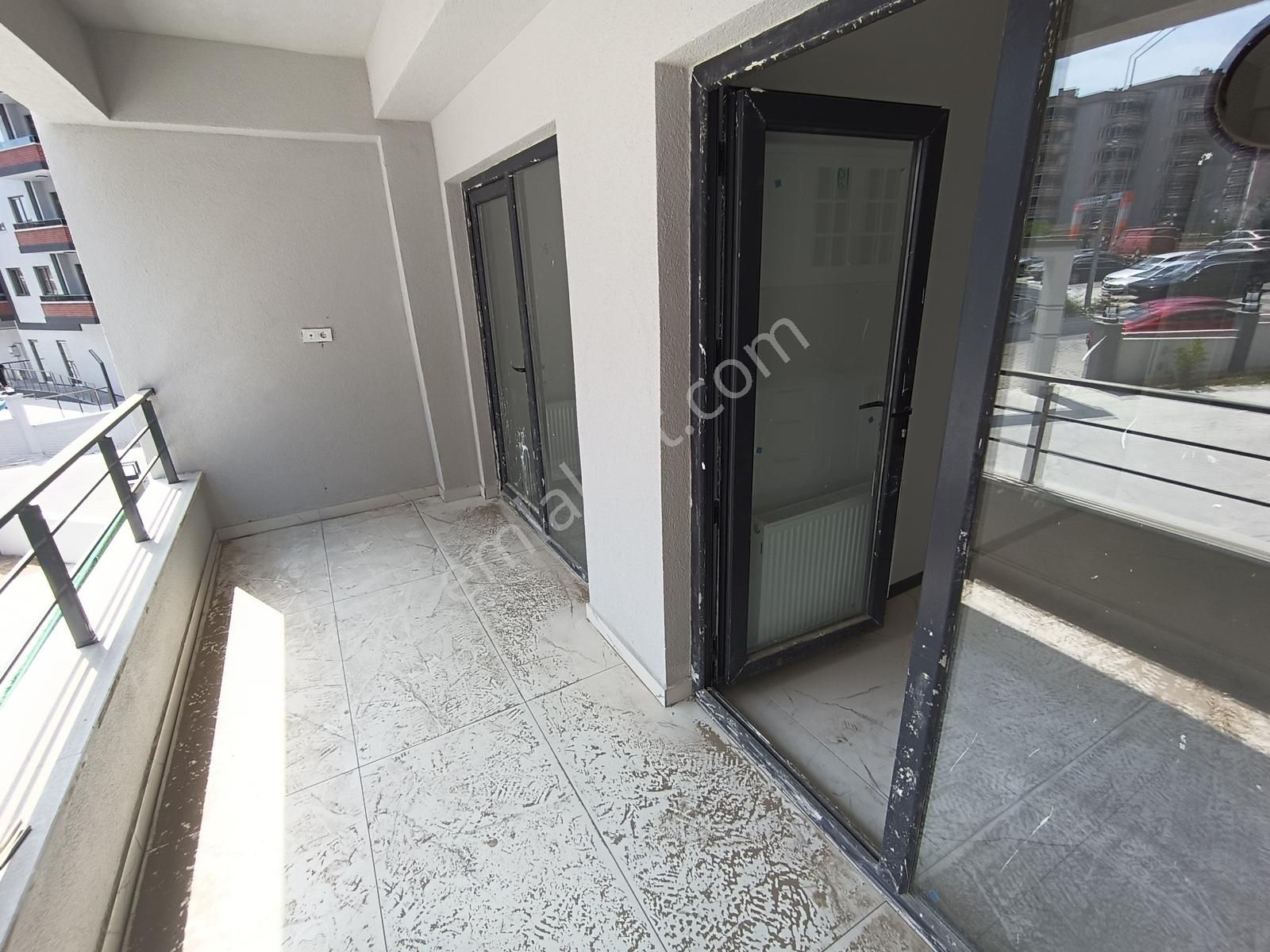 100. Yıl Mah Site İçinde Kapalı Otoparklı İskanlı Sıfır 2+1 - Görsel 4