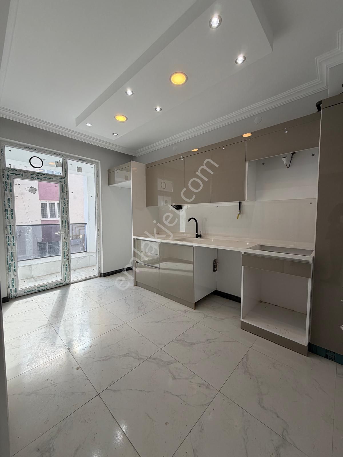 F-708 Emek Mahalesi Satılık 2+0 Sıfır Apart