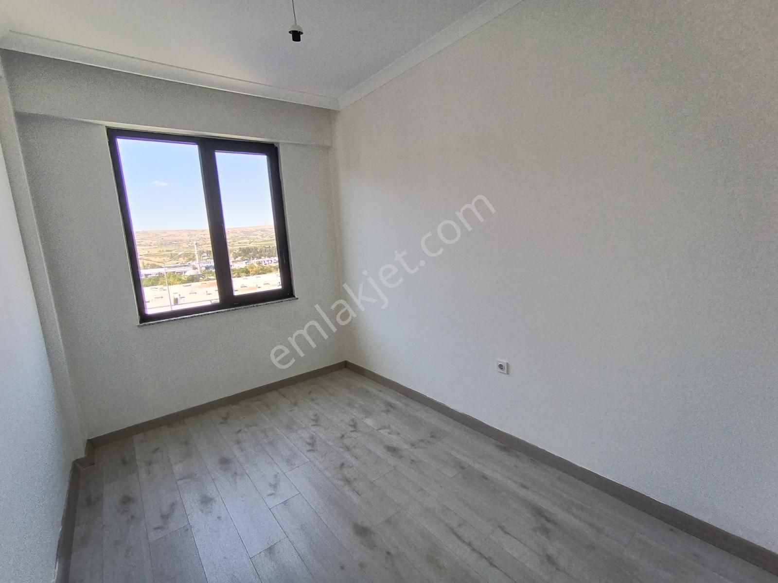 100. Yıl Mah. 3 Yıllık Binada Satılık İskanlı 2+1 - Görsel 12