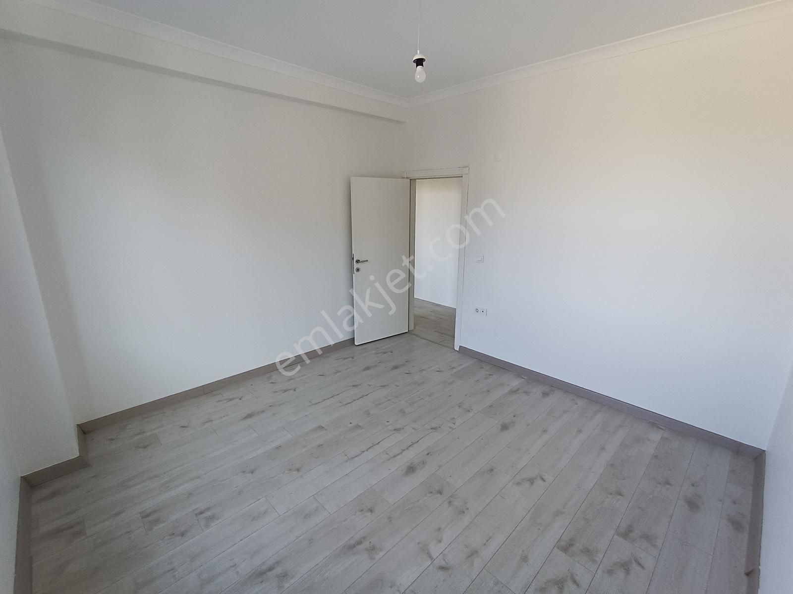 100. Yıl Mah. 3 Yıllık Binada Satılık İskanlı 2+1 - Görsel 9