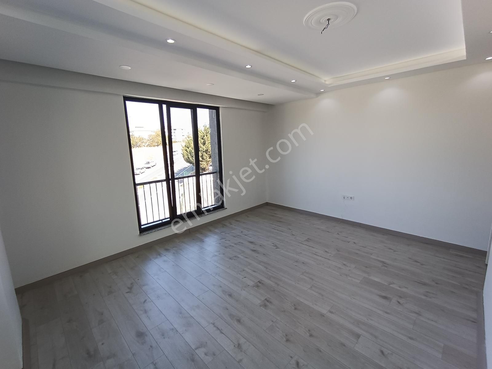 100. Yıl Mah. 3 Yıllık Binada Satılık İskanlı 2+1 - Görsel 11