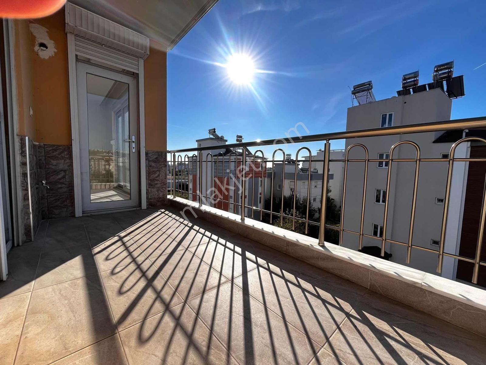 Gazi Mah. Tahtakale Arkası Dolu Dolu Tek Daire Üzeri Asansör - Görsel 4