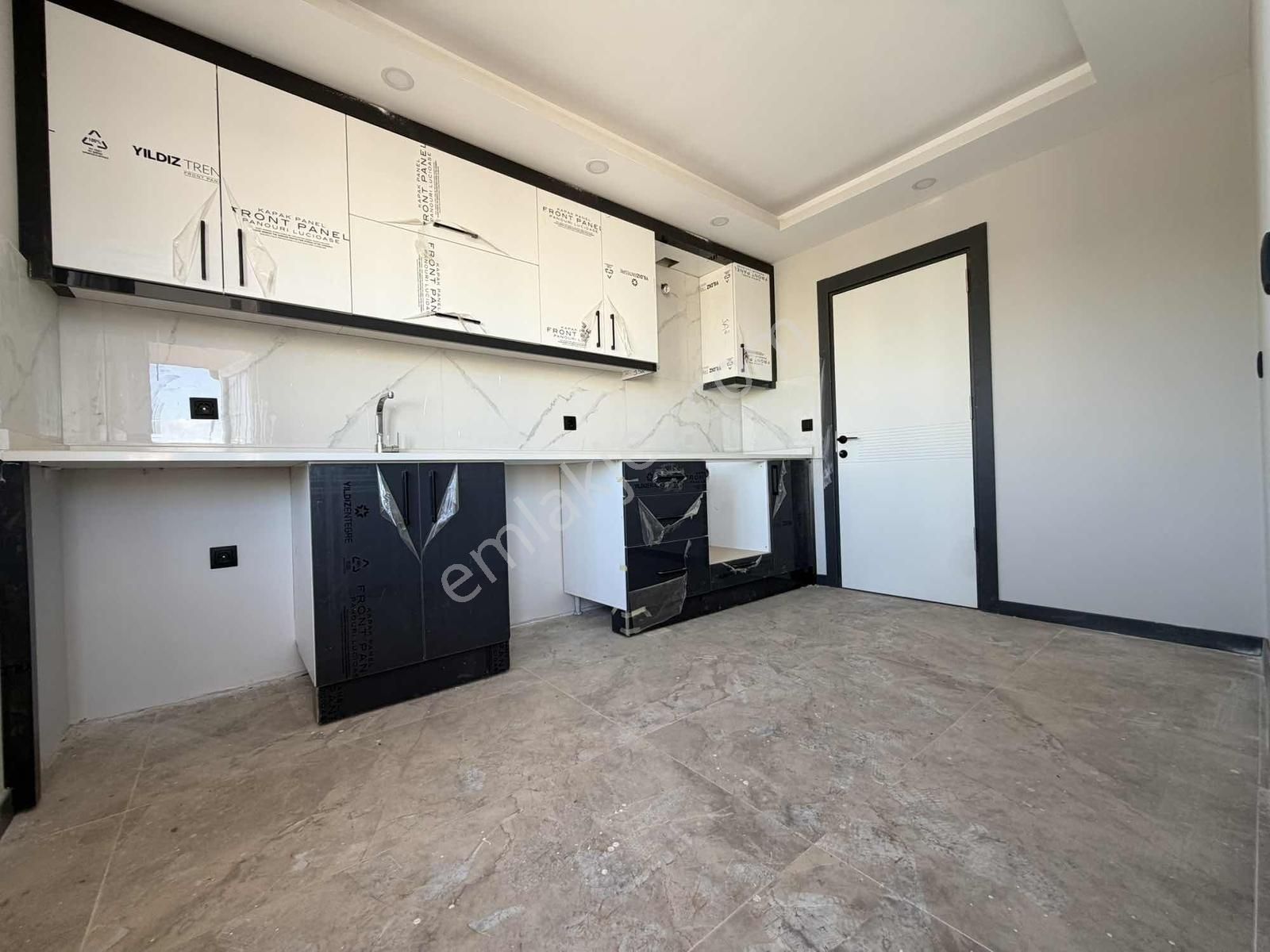 M.akif Ersoy Muhtarlık Yanı Postane Arkası Asansör Üstüçatı