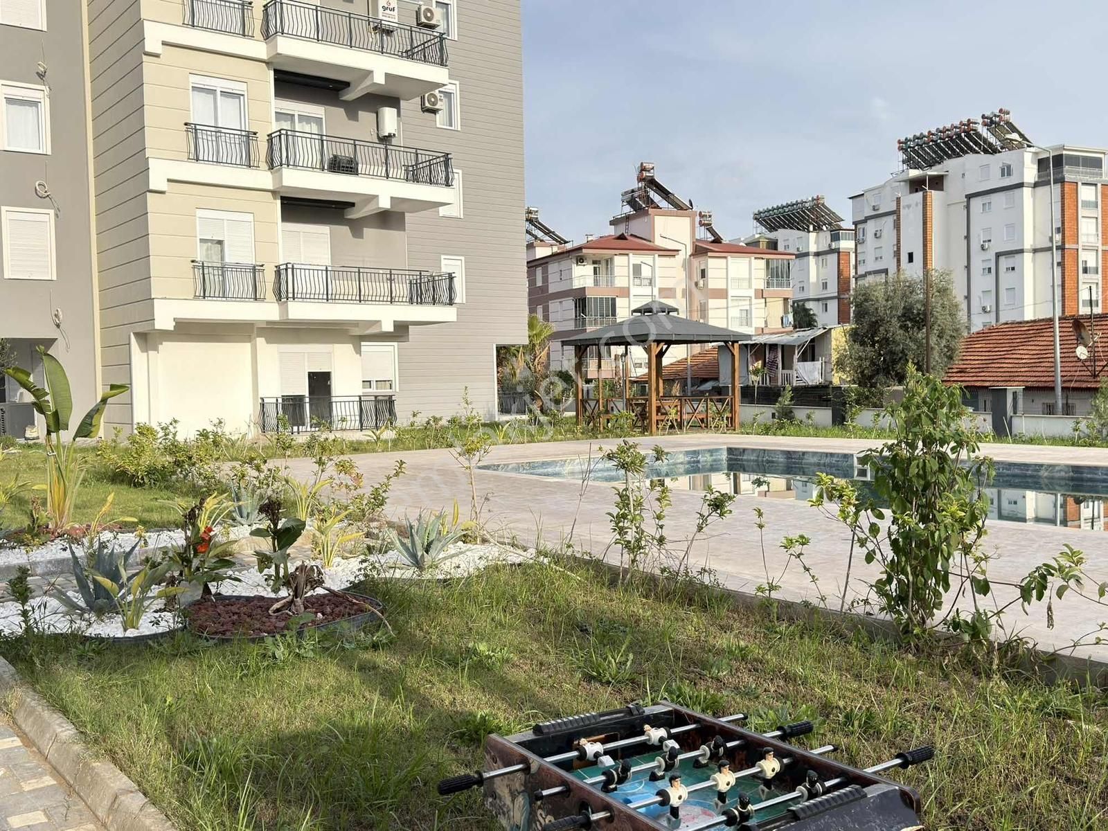 Tramvay & Carrefoursa Yanı Mehmet Akif Mah. Havuzlu Asansörlü