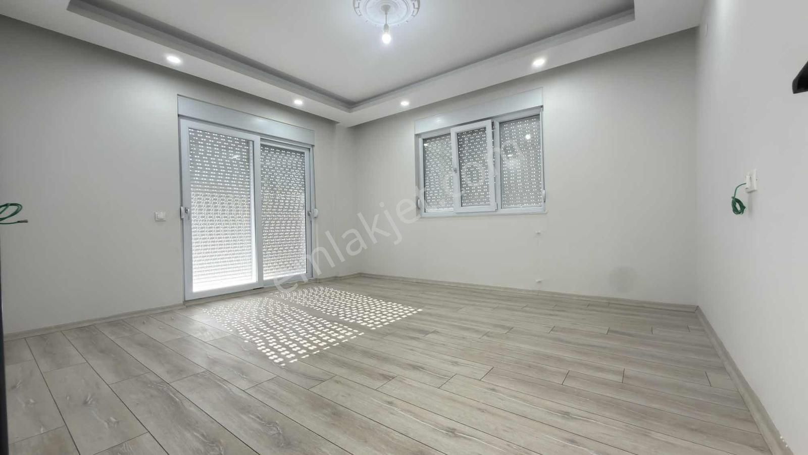 Sütçüler Mh Tahtakale Yanı Kat Genişliğinde Ayrı Mutfak 2+1 - Görsel 7