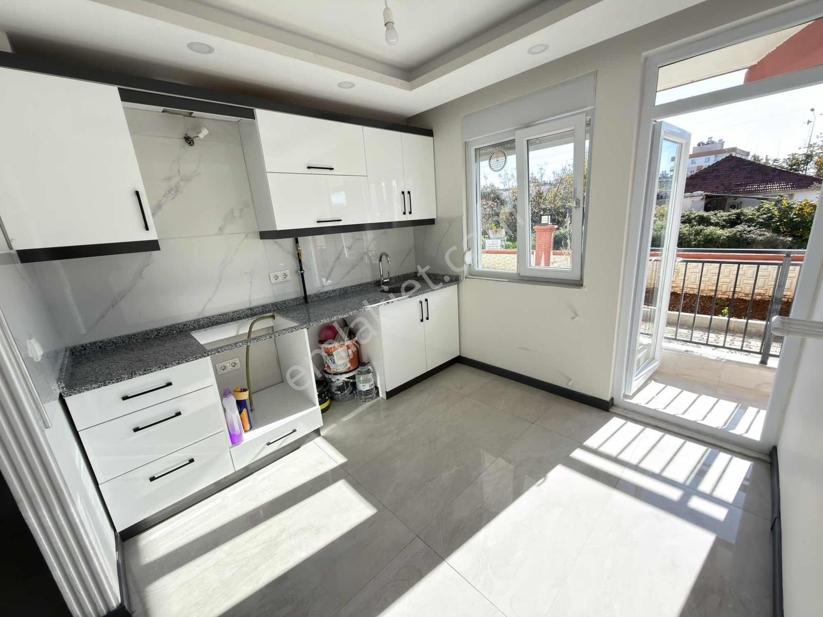 Sütçüler Mh Tahtakale Yanı Kat Genişliğinde Ayrı Mutfak 2+1