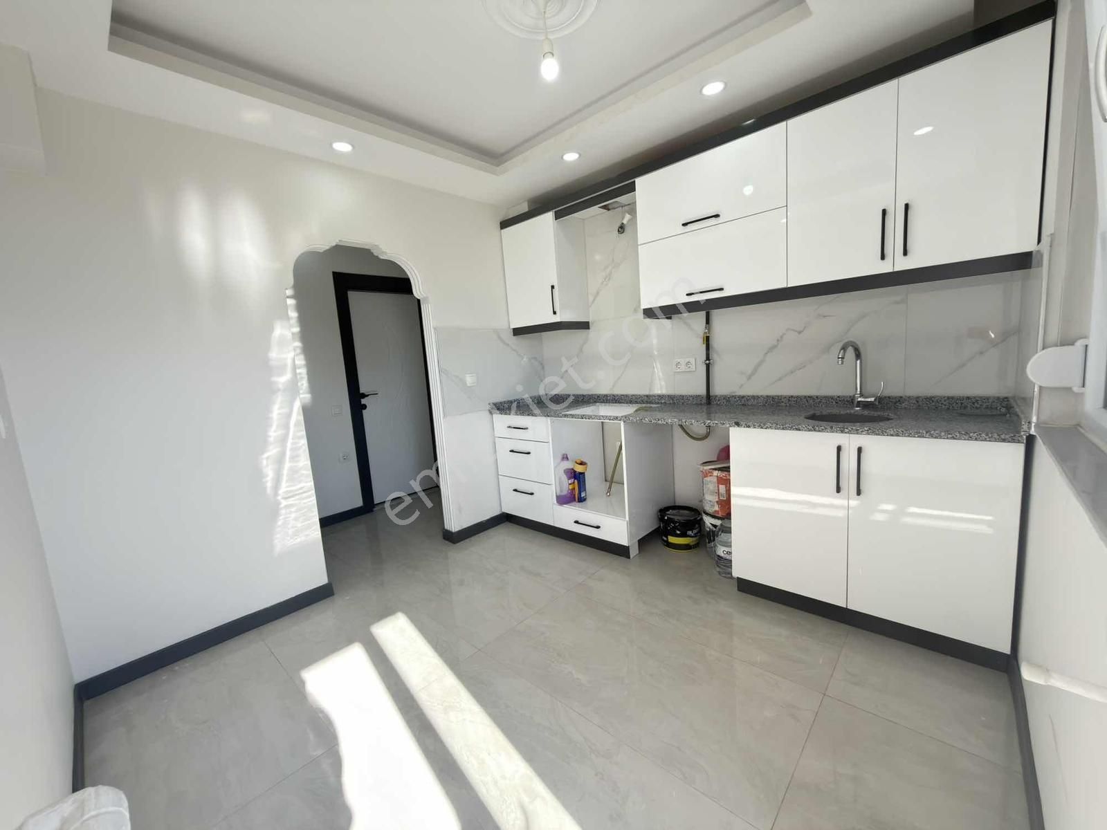 Sütçüler Mh Tahtakale Yanı Kat Genişliğinde Ayrı Mutfak 2+1 - Görsel 2