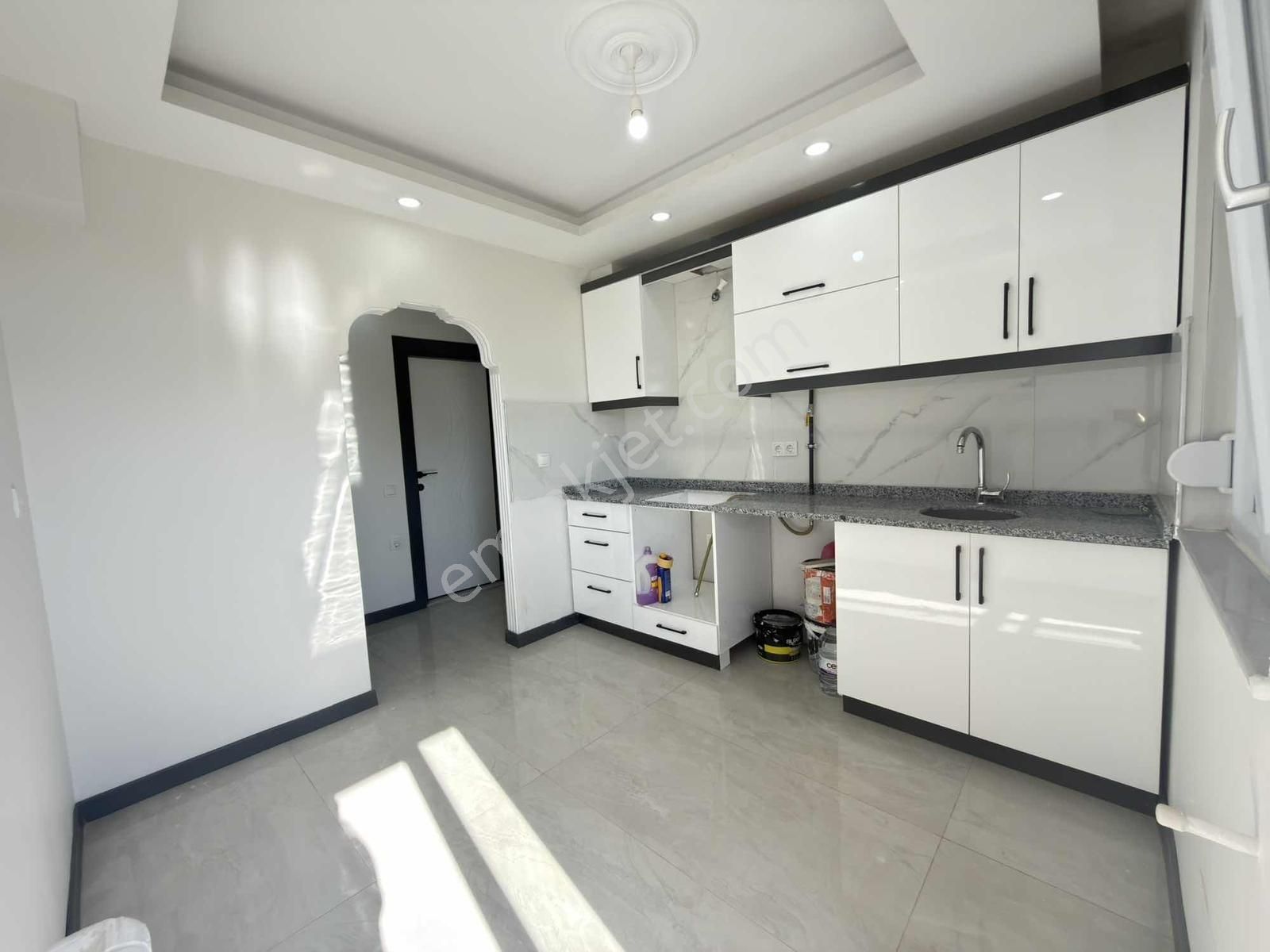 Sütçüler Mh Tahtakale Yanı Kat Genişliğinde Ayrı Mutfak 2+1 - Görsel 12