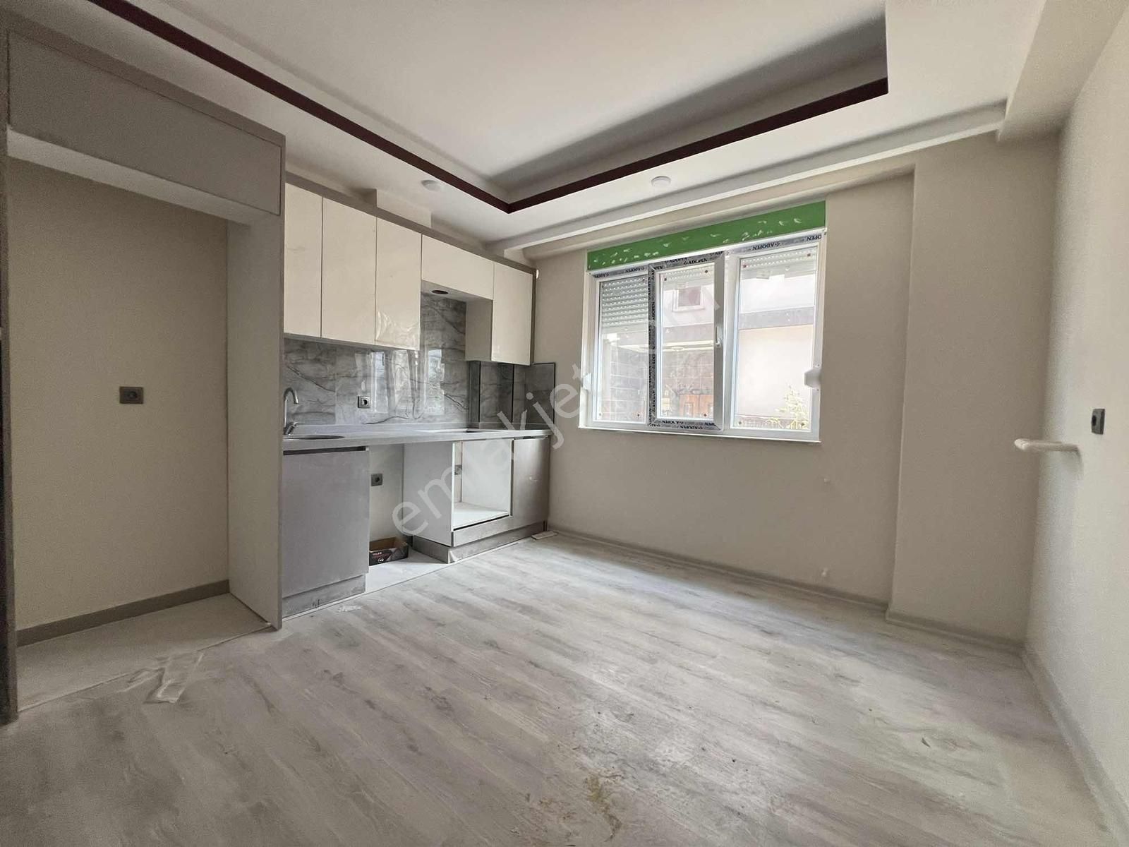 Tramvay Dibi | Lc Waikiki Yanı | Gazi Mahallesi Sıfır 1+1