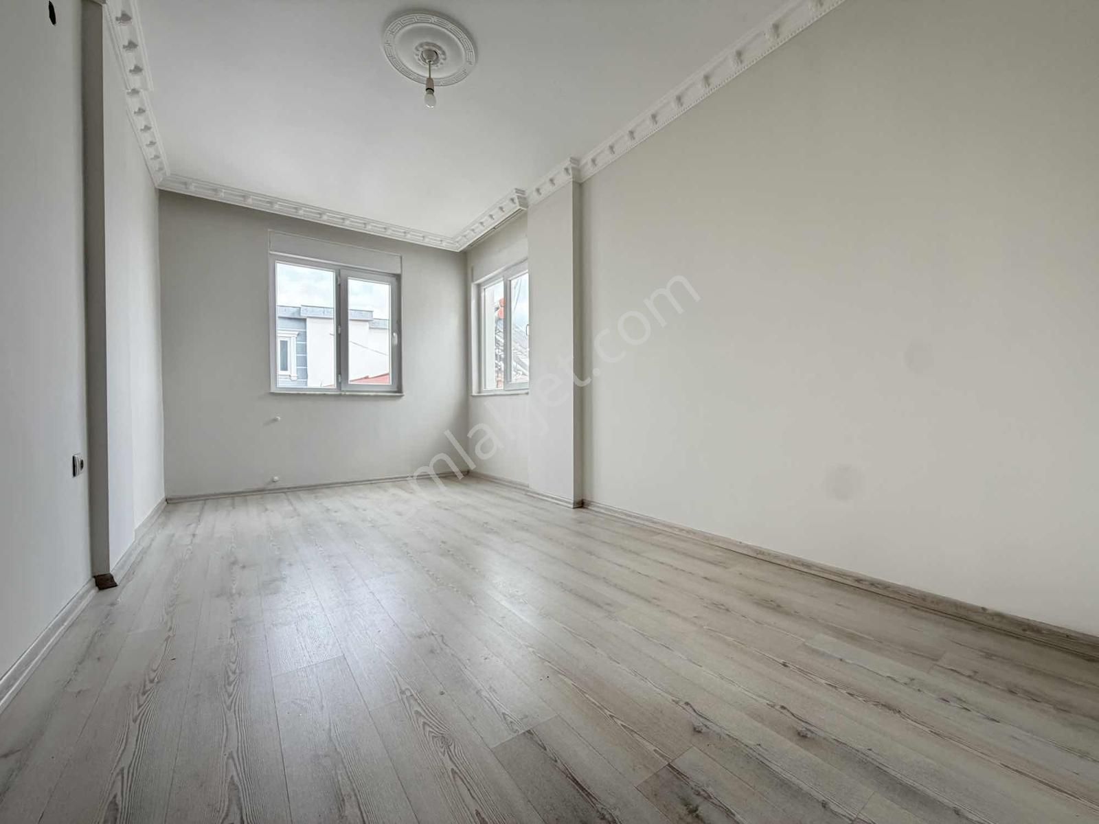 Sütçüler | Perşembe Pazarı Yanı | 105 M² Asansör Üstü Çatılı - Görsel 3