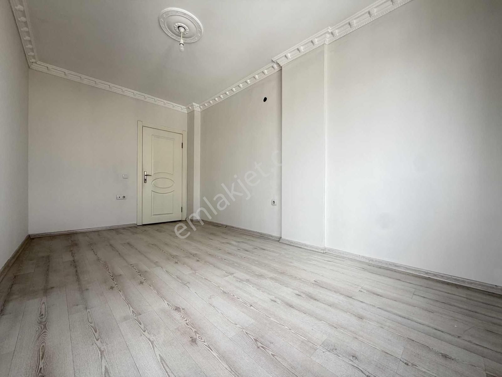 Sütçüler | Perşembe Pazarı Yanı | 105 M² Asansör Üstü Çatılı - Görsel 2