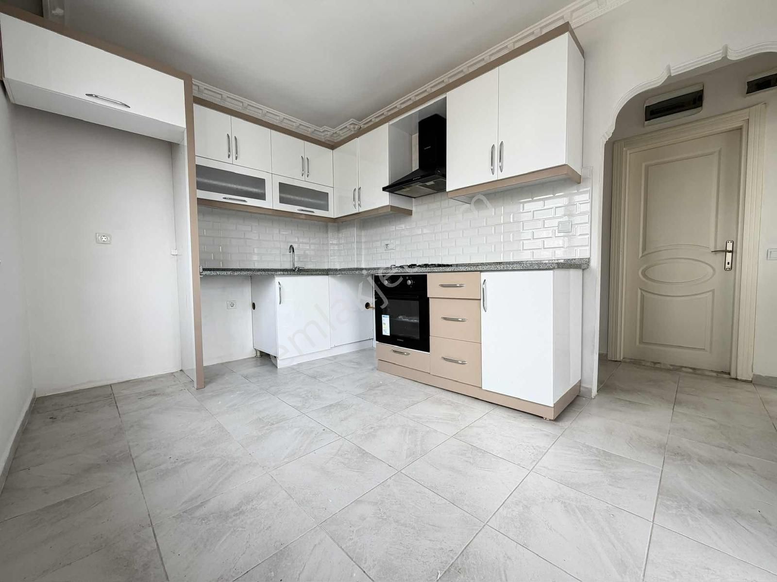 Sütçüler | Perşembe Pazarı Yanı | 105 M² Asansör Üstü Çatılı - Görsel 17