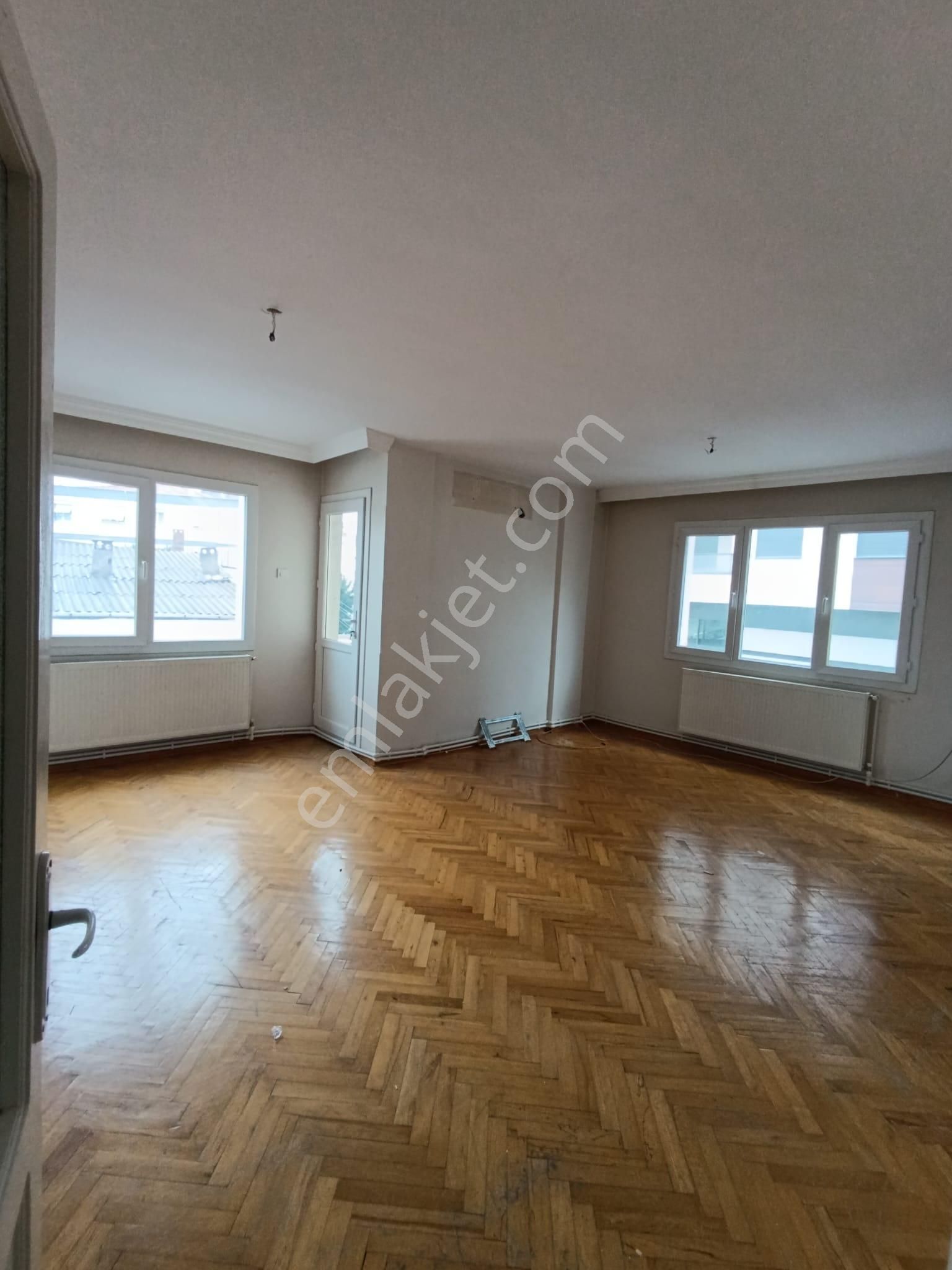 Eğitim Mahallesinde Arakat 3+1 Kiralık Daire