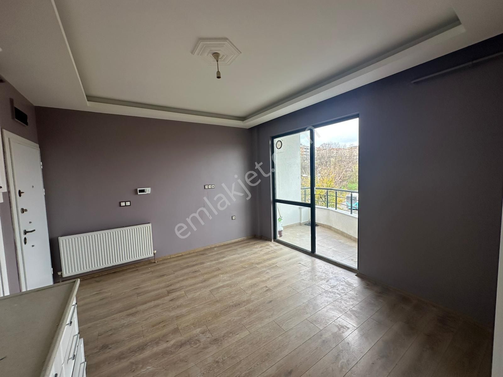 Muratlı Cad. Üzerinde Satılık Asansörlü Balkonlu 1+1 - Görsel 7