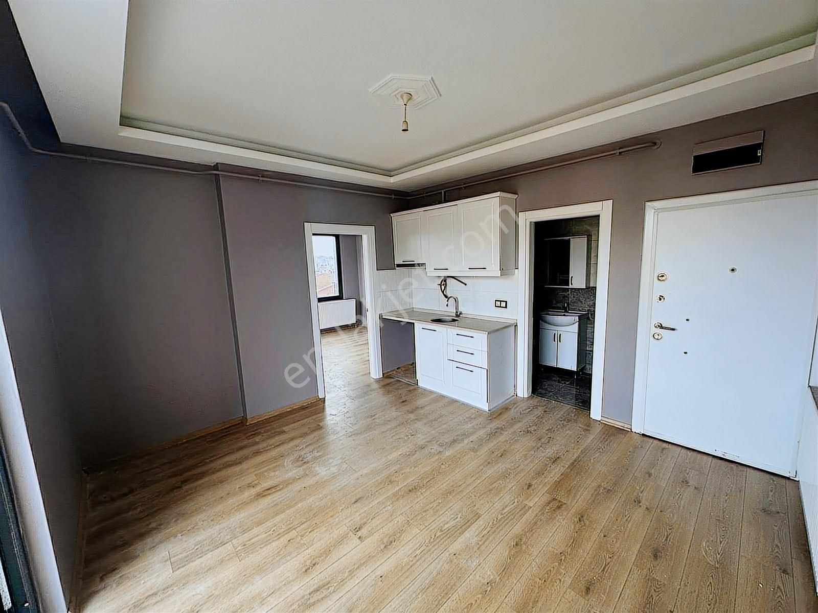 Muratlı Cad. Üzerinde Satılık Asansörlü Balkonlu 1+1 - Görsel 12